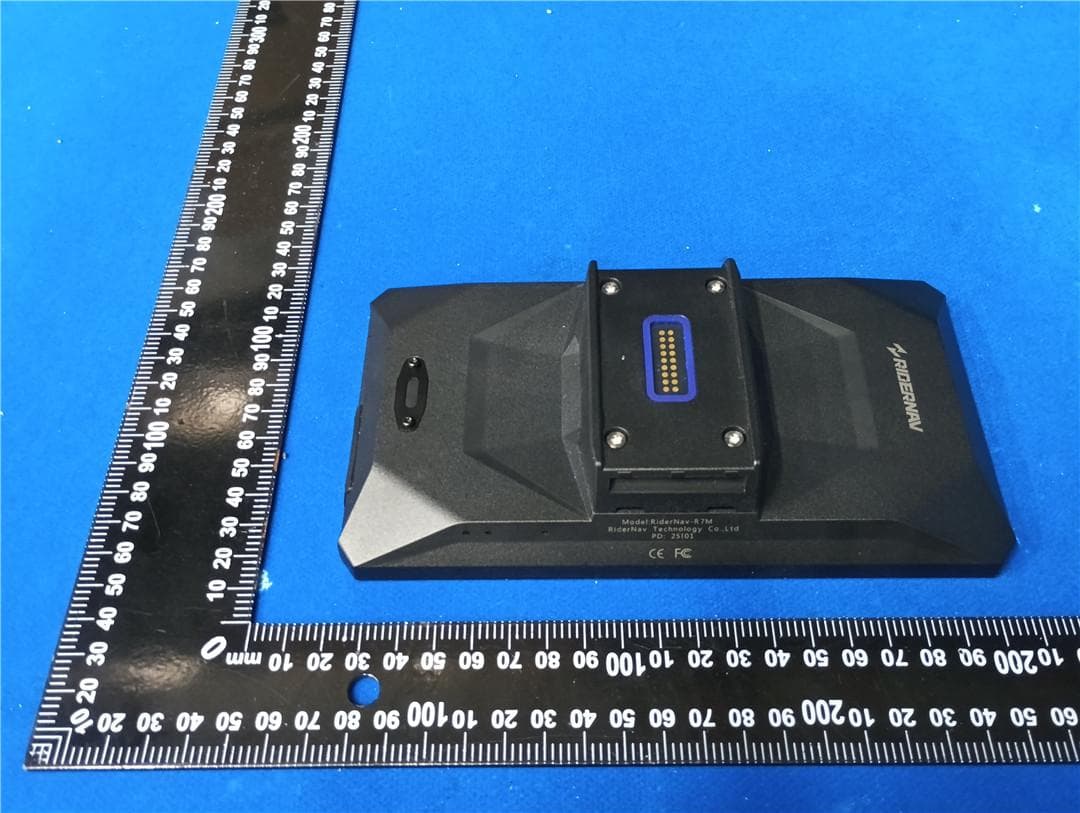 Motorcycle Smart Riding System - FCC ID 2BSY4-R7M - Shenzhen RIDERNAV Technology Co., Ltd. (4)