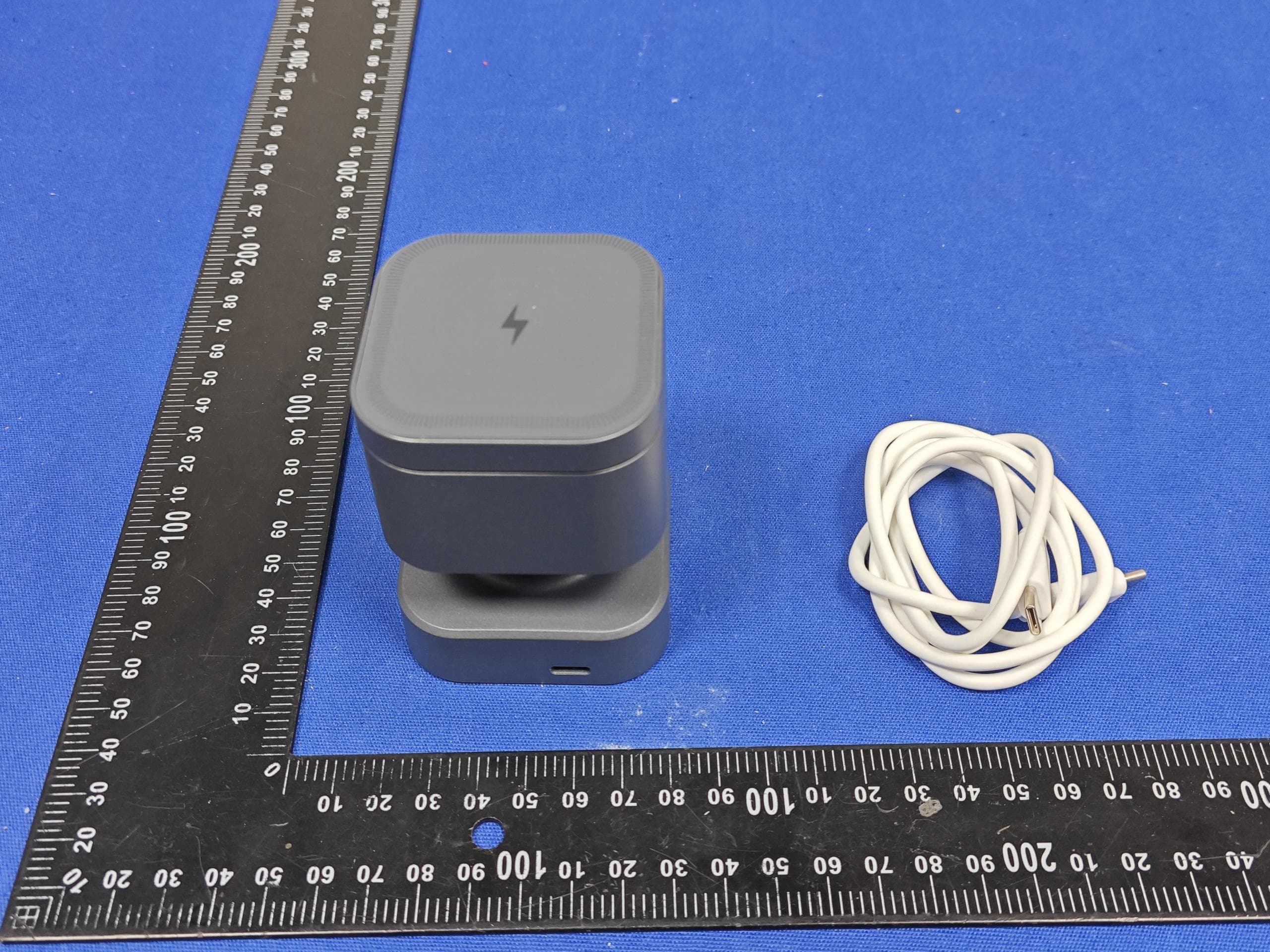4 in 1 wireless charger - FCC ID 2BSY8-SM20CQR1 - Dongguan luck-Toon Electronic Technology Co.,Ltd (3)
