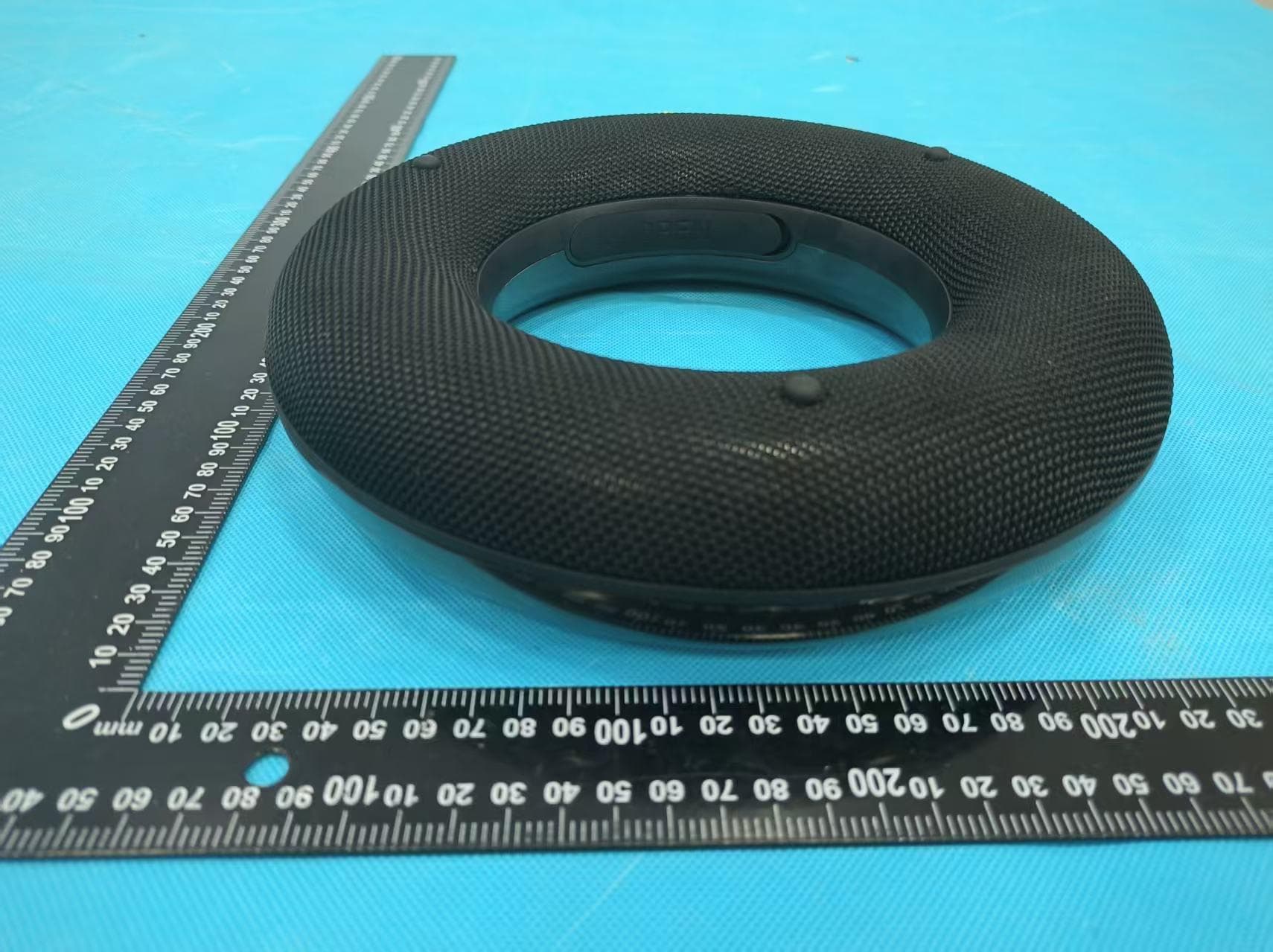 WIRELESS PORTABLE SPEAKER - FCC ID 2BSYR-BOX001 - Shantou Ruqiao Information Technology Co., Ltd.