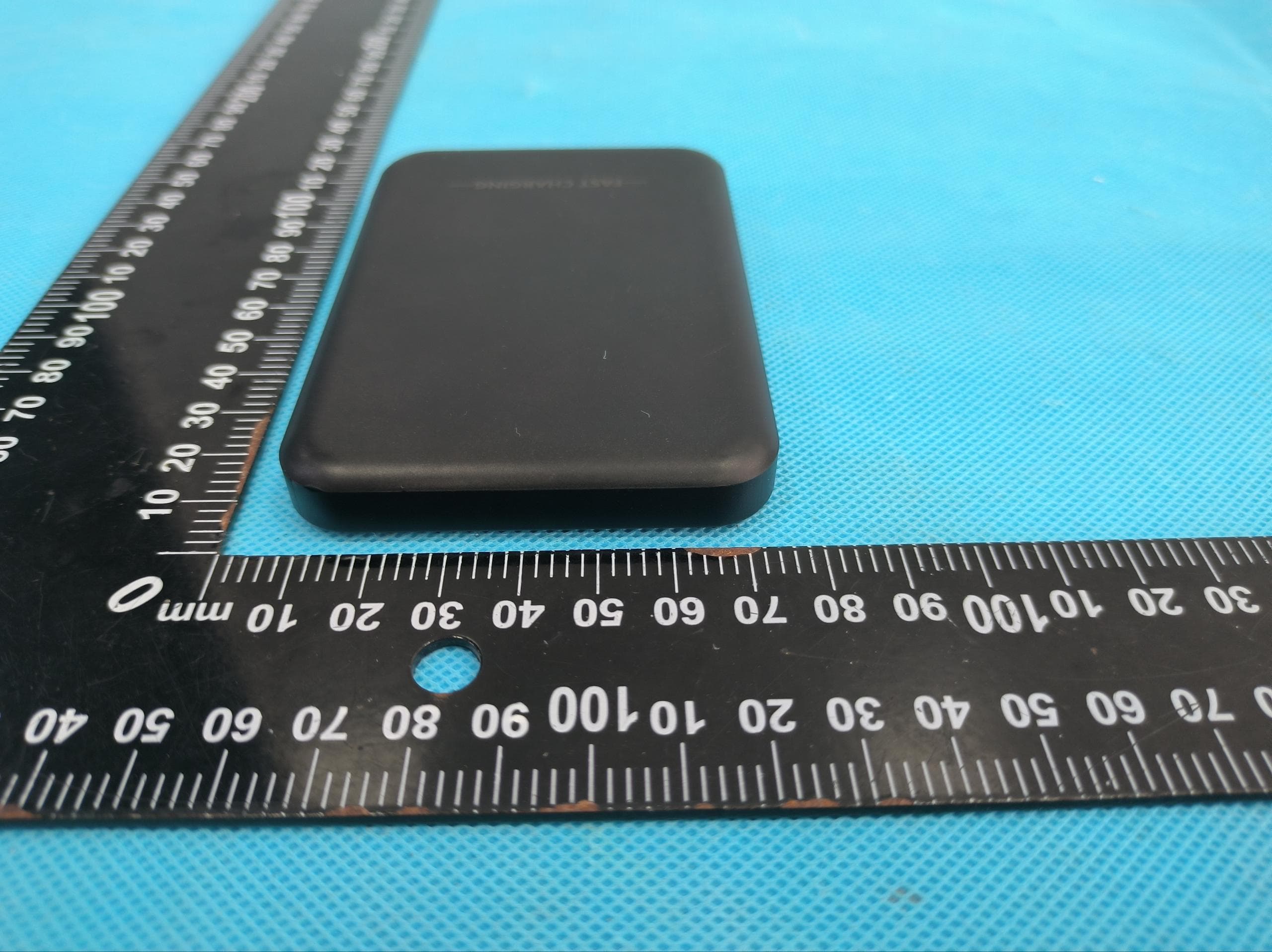 Portable power bank - FCC ID 2BSYV-W7 - Zhengzhou Yeming Trading Co., Ltd.