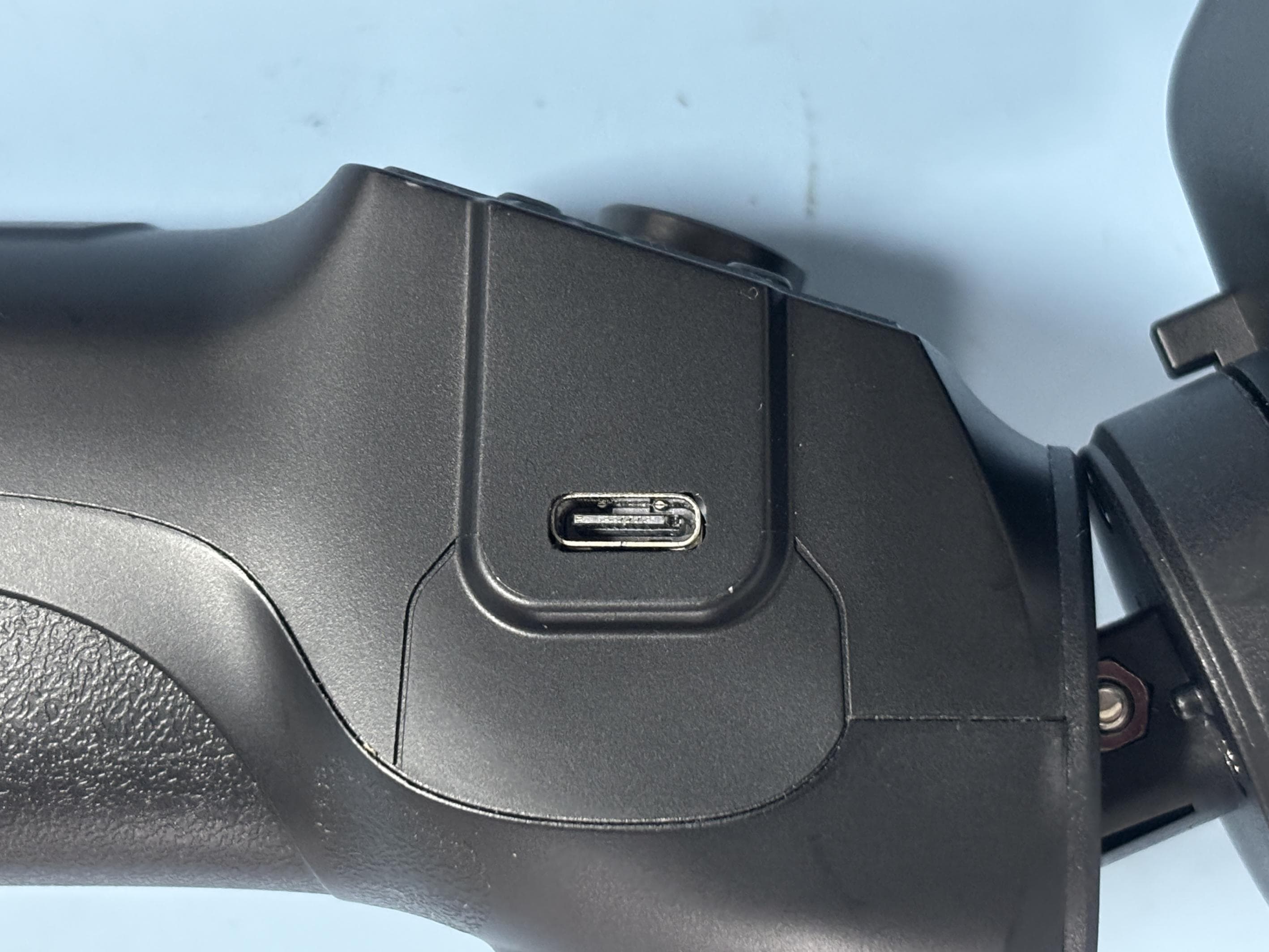 Smart phone Gimbal - FCC ID 2BT3R-DSG-009FAI - DIGITEK GLOBAL (FZE)