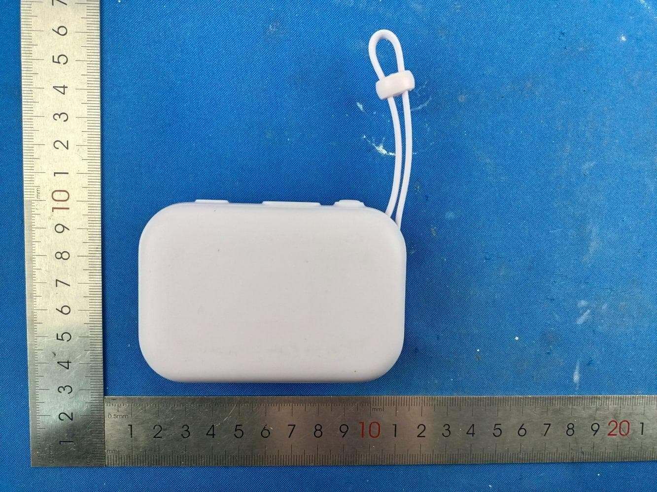 Magnetic Wireless Charging Power Bank - FCC ID 2BT3U-HW32D - Shenzhen Youpi Network Technology Co.,Ltd (2)