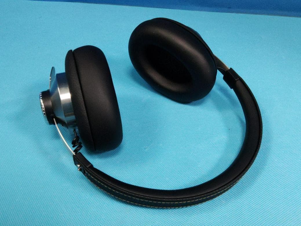 Over-Ear Active Noise Cancelling Wireless Headphones - FCC ID 2BT47-Q99ANC - Shenzhen Yinbaos Tech. Co. Ltd.