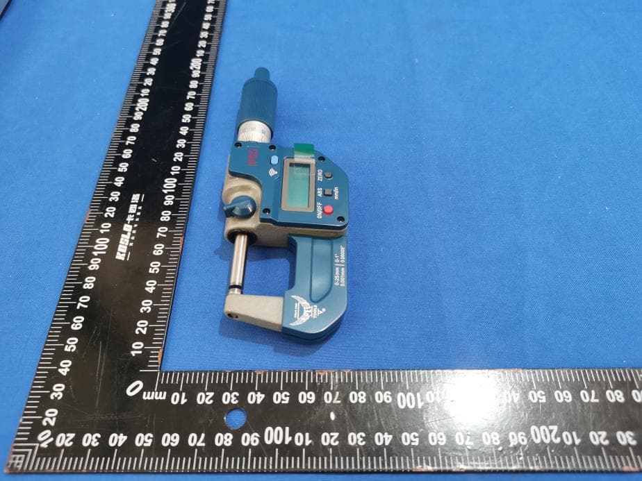 digital micrometer - FCC ID 2BT4E-4410-1105 - Products Engineering Corporation. (4)
