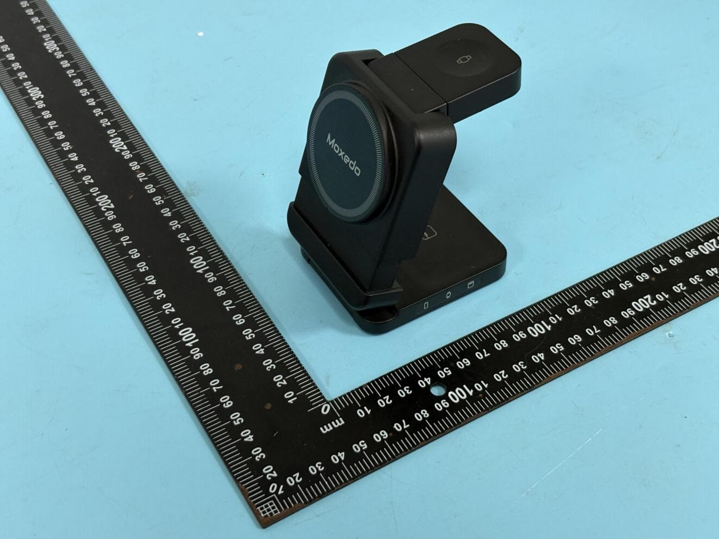3-in-1 Magnetic Wireless Charger - FCC ID 2BTAD-YF-3 - Shenzhen Yuanwei Technology Co., Ltd. (5)