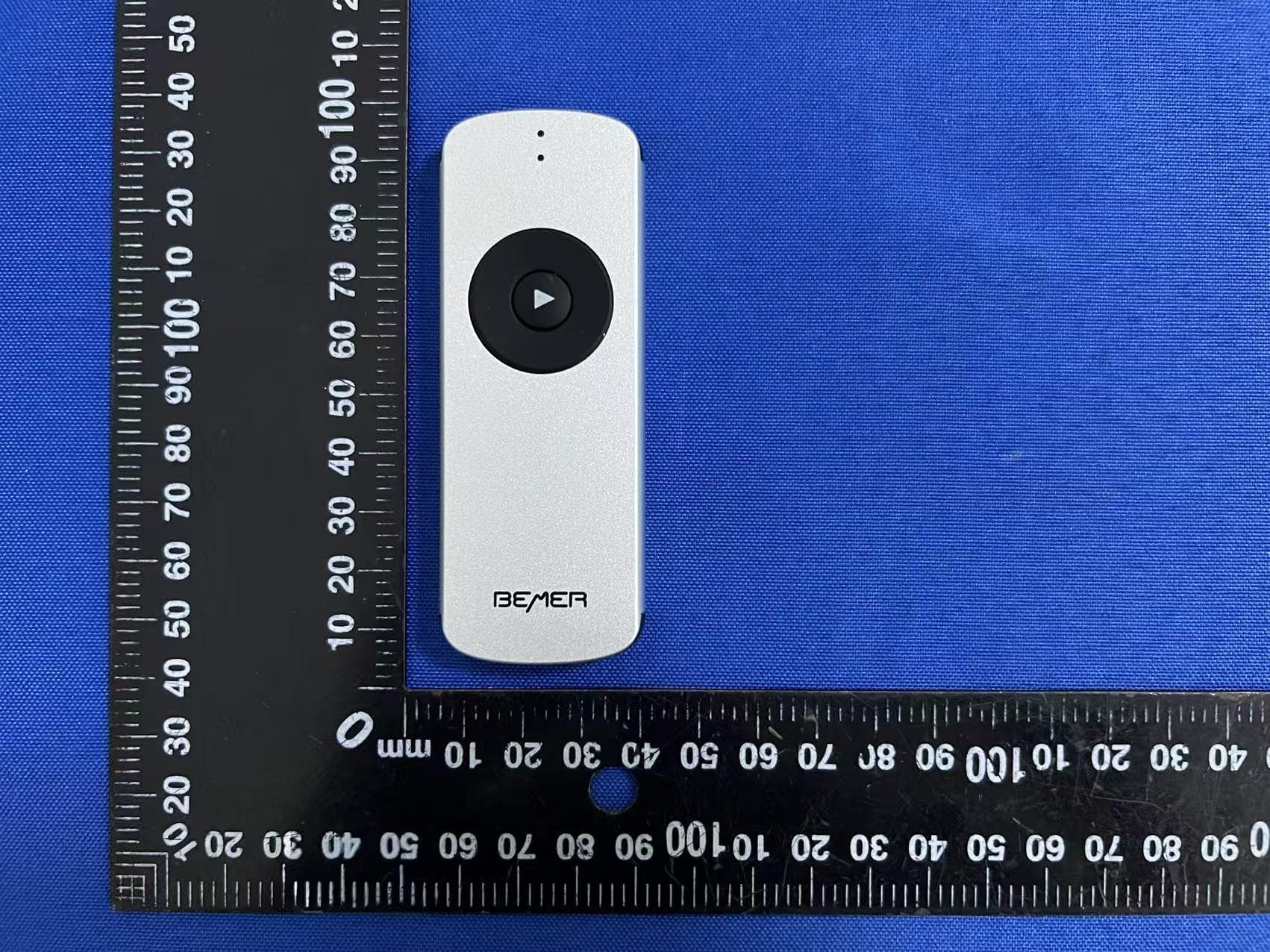 Remote control - FCC ID 2BTBL-DT4013 - Bemer Int. AG
