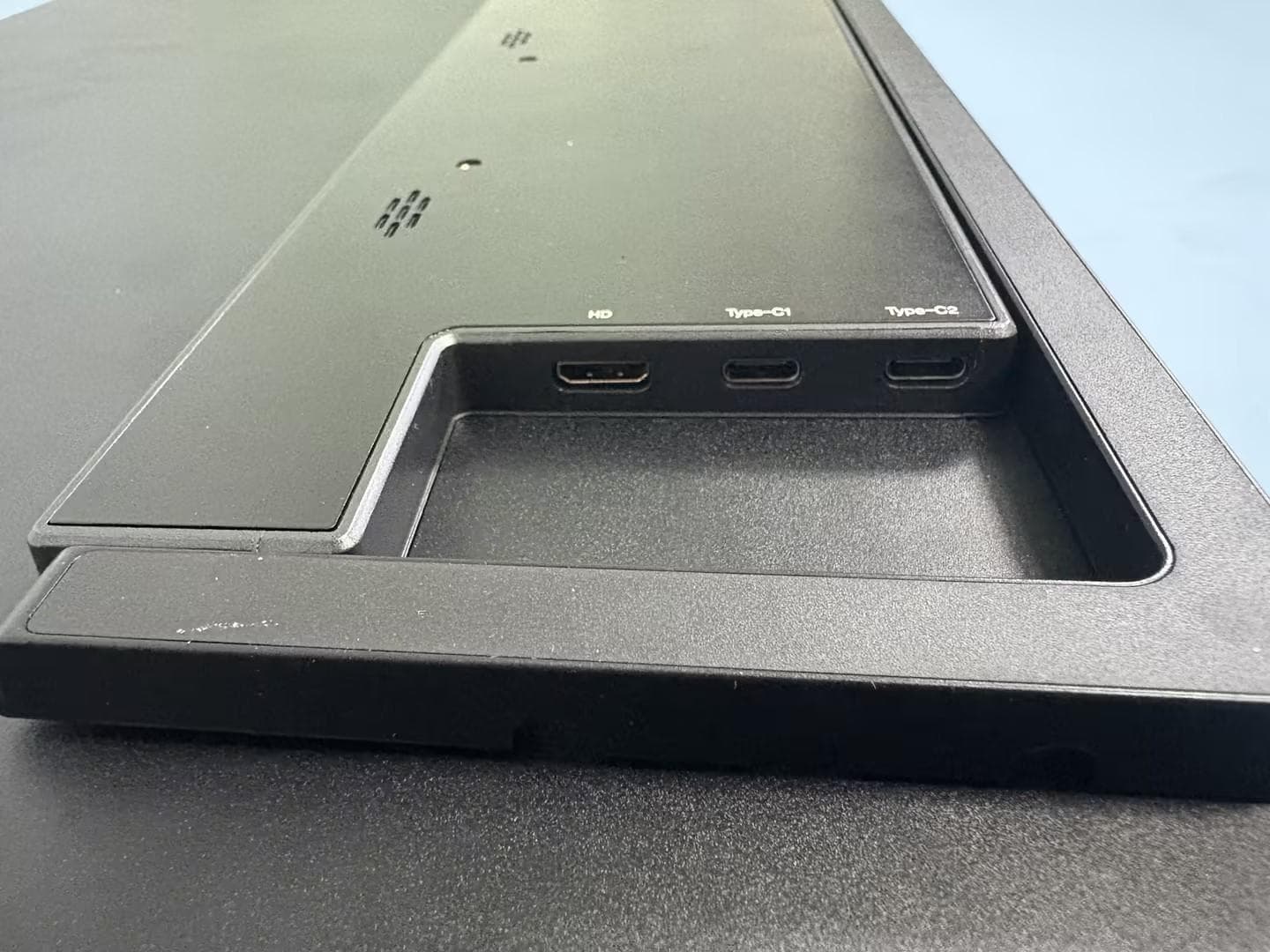 Wireless Portable Monitor - FCC ID 2BTCZ-S238 - Shenzhen Dongfangxuan Technology Co., Ltd.