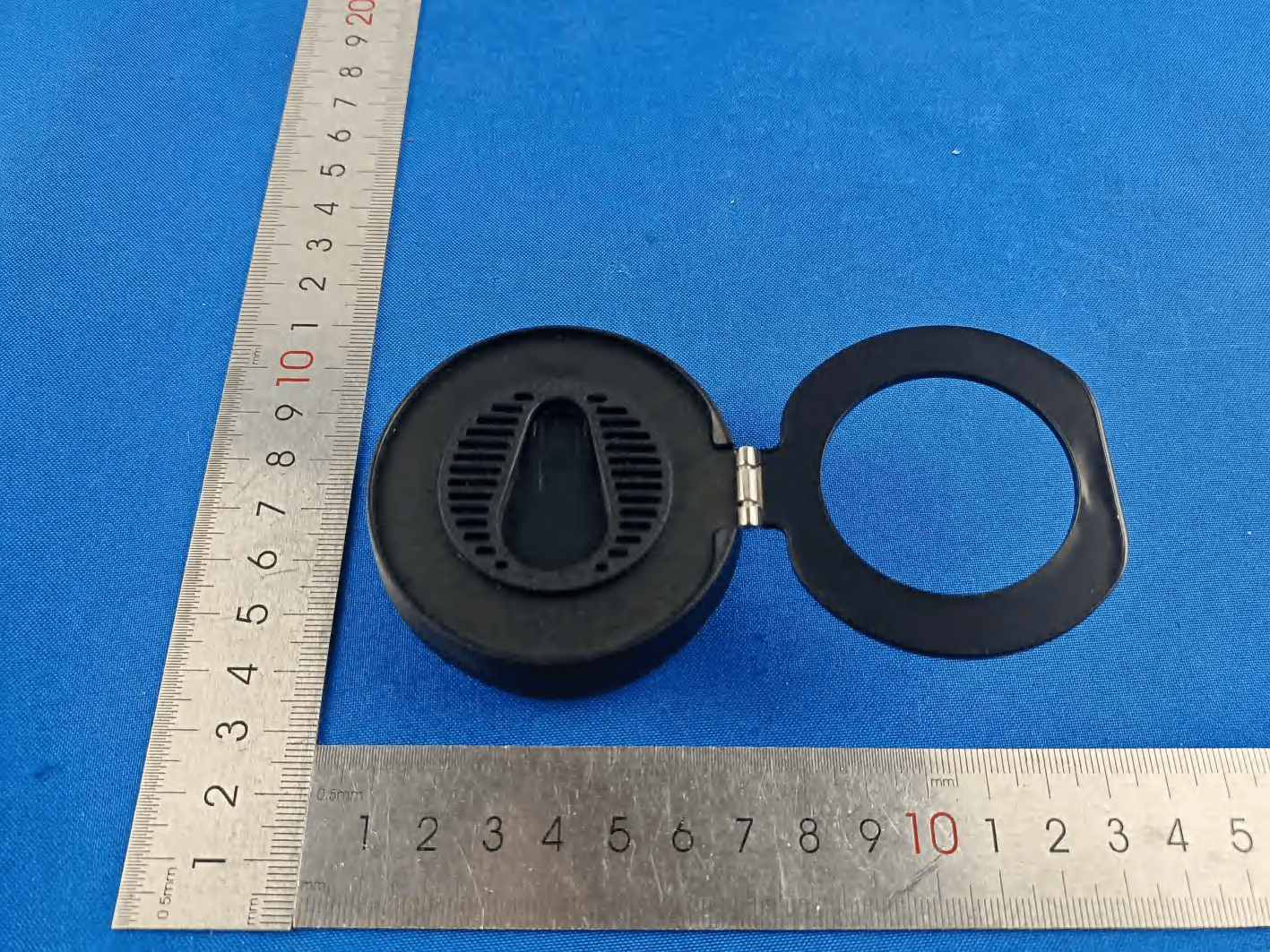 NovaWave Car Mount Built in Fan - FCC ID 2BTD7-CAR-P-1 - CIO Co.,Ltd. (2)