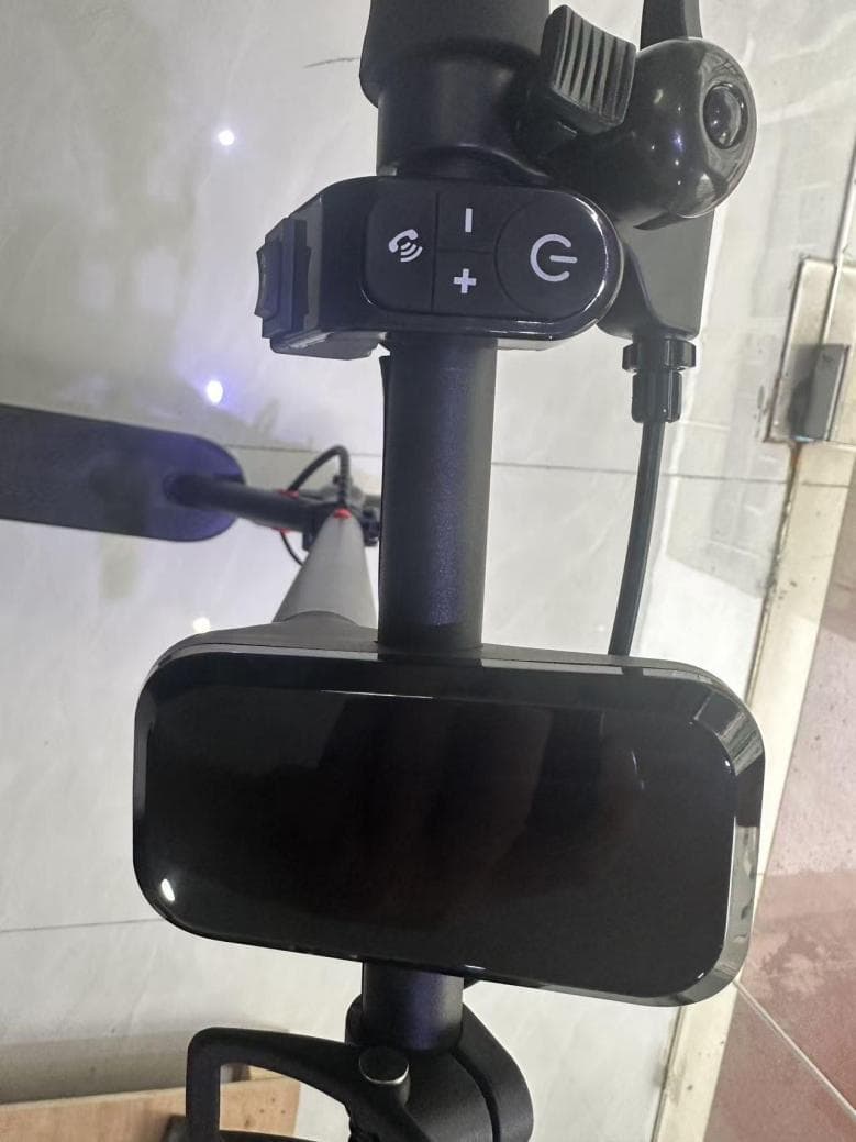 electric scooter - FCC ID 2BTF7-L85 - Shenzhen Yihuaxin Technology Co.,LTD (5)