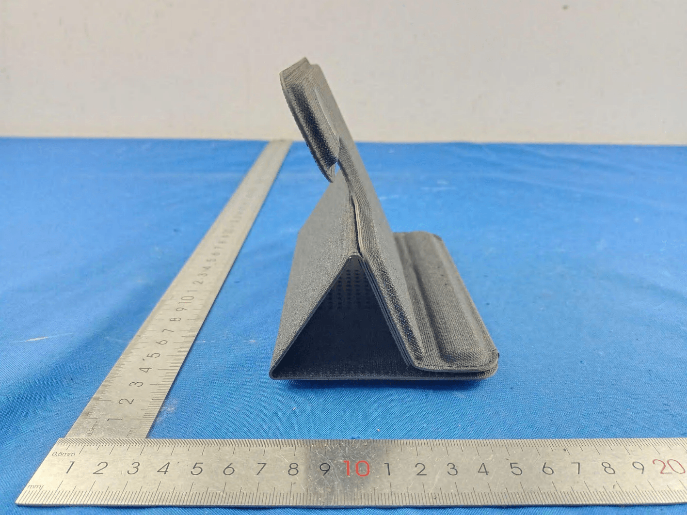 Foldable 3-in-1 Wireless Charger with PU Surface - FCC ID 2BTHY-CHWM01 - Shenzhen Lamiku Technology Co., Ltd. (5)