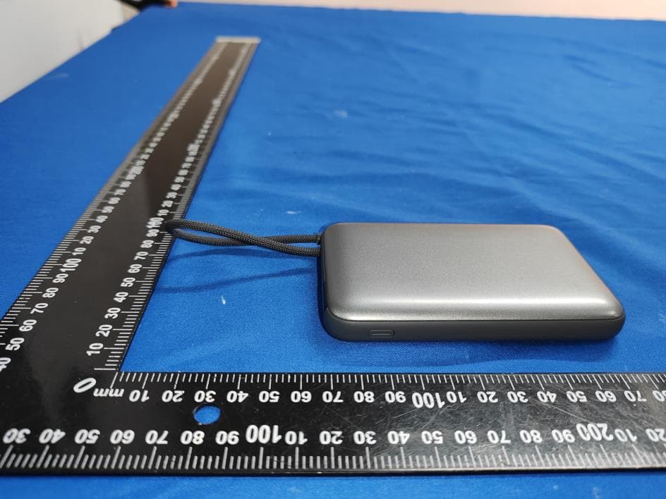 Wireless Portable Charger - FCC ID 2BTI4-W22 - Chengdu Junwanqi Network Technology Co., Ltd. (4)