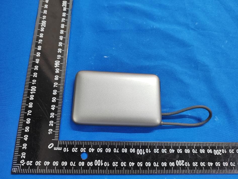 Wireless Portable Charger - FCC ID 2BTI4-W22 - Chengdu Junwanqi Network Technology Co., Ltd. (2)
