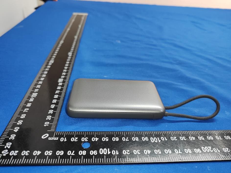 Wireless Portable Charger - FCC ID 2BTI4-W22 - Chengdu Junwanqi Network Technology Co., Ltd. (5)