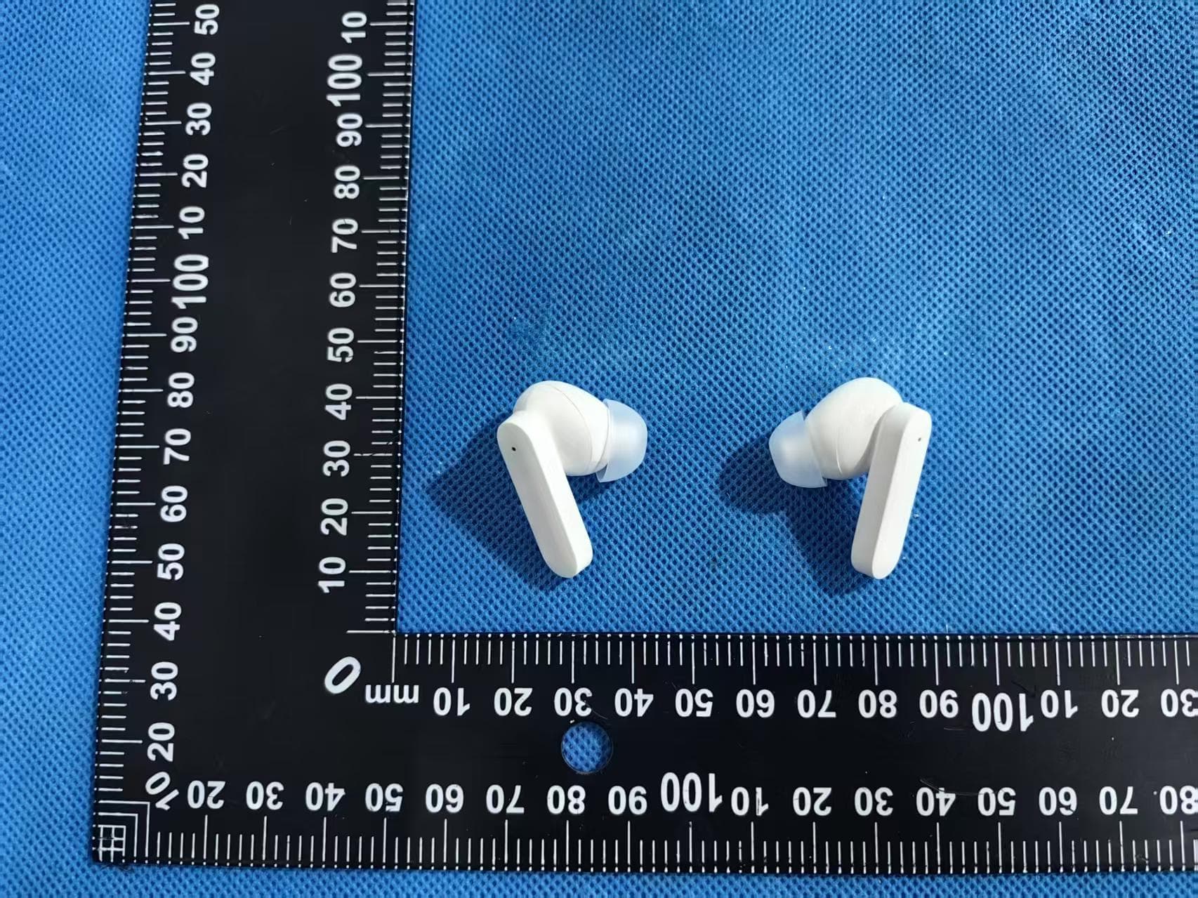 Wireless earphones - FCC ID 2BTJT-GZFIROJZF - RSW Radioshack Worldwide Corp