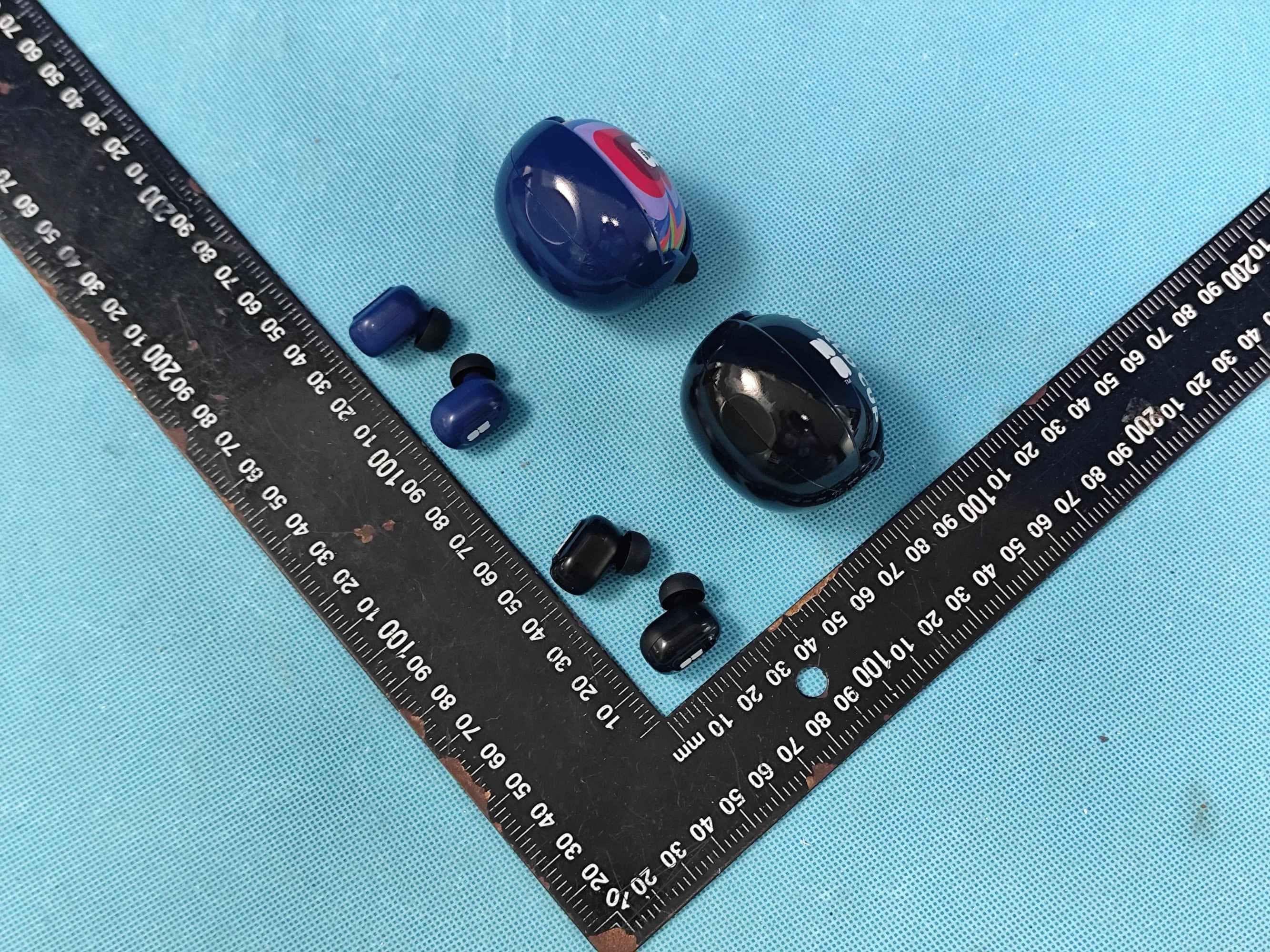 FIFA Wireless Earphones - FCC ID 2BTLR-F26E04 - Shenzhen Cantianshu Information Technology Co., Ltd.