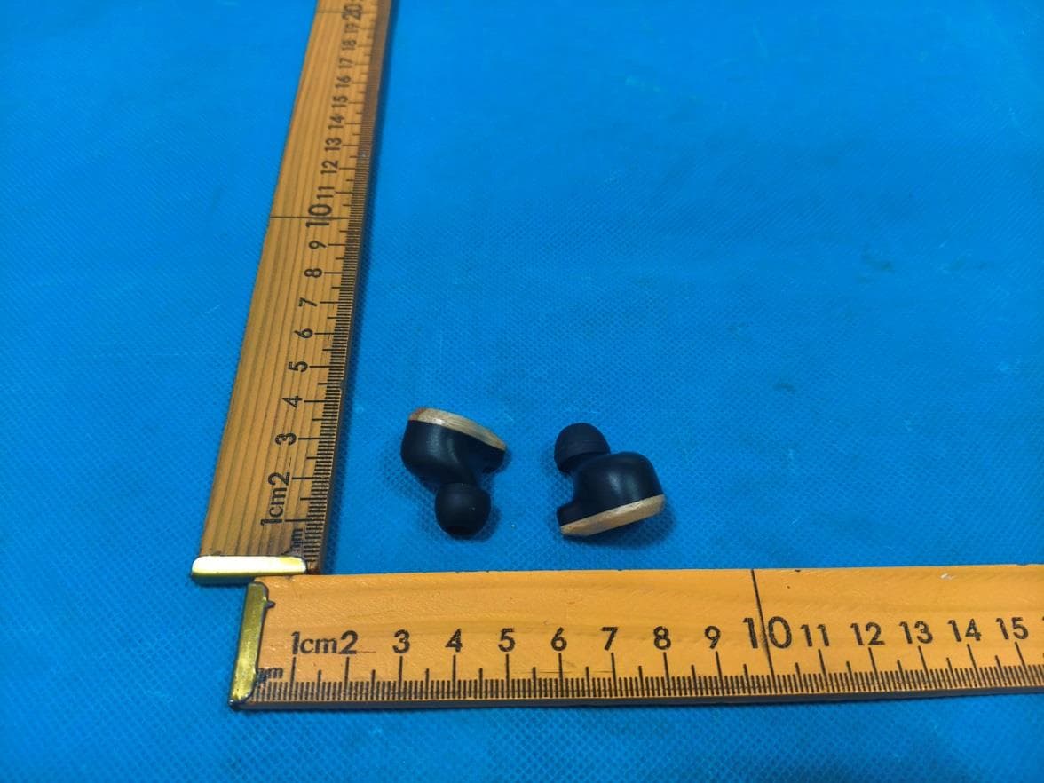 Wireless Earphone - FCC ID 2BTOF-PIN109 - The Pin Universe LLC (4)