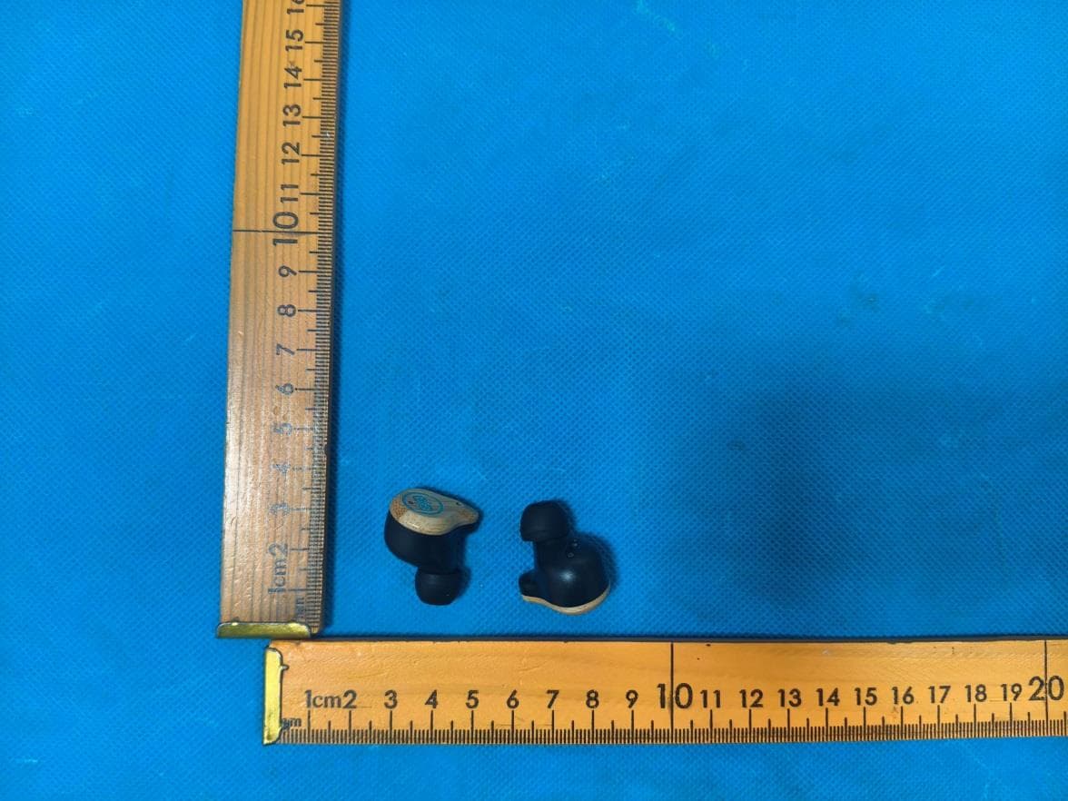 Wireless Earphone - FCC ID 2BTOF-PIN109 - The Pin Universe LLC (2)