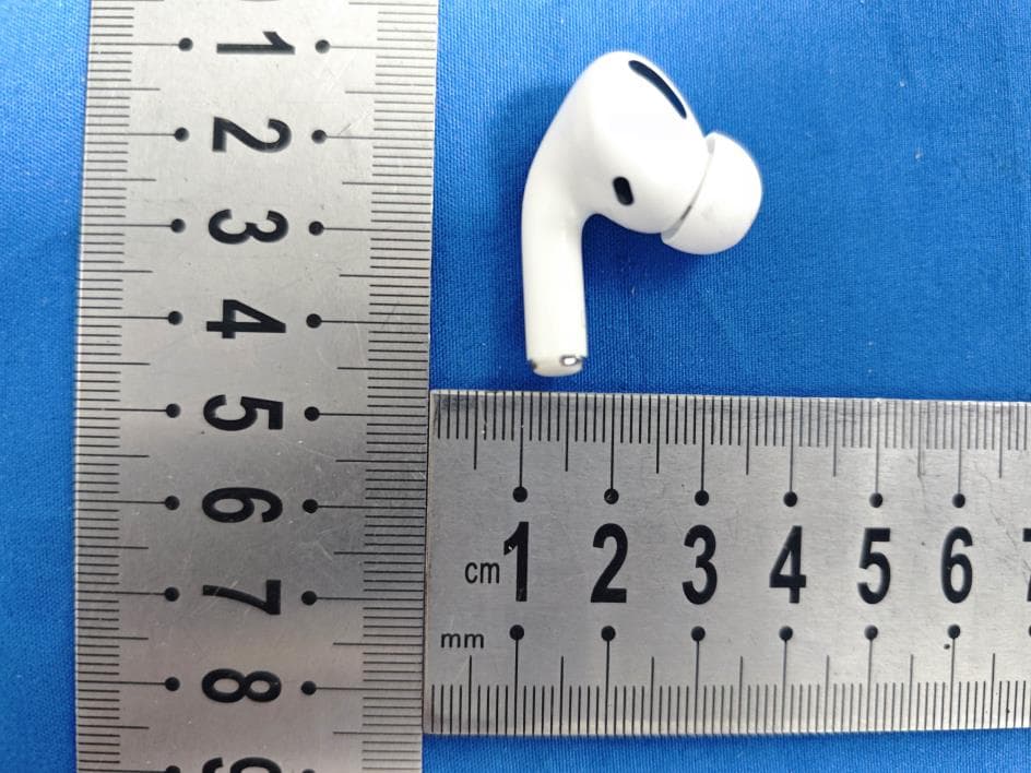 AirPods Pro - FCC ID 2BTQL-A2083 - Prime Edge Solutions LLC (2)
