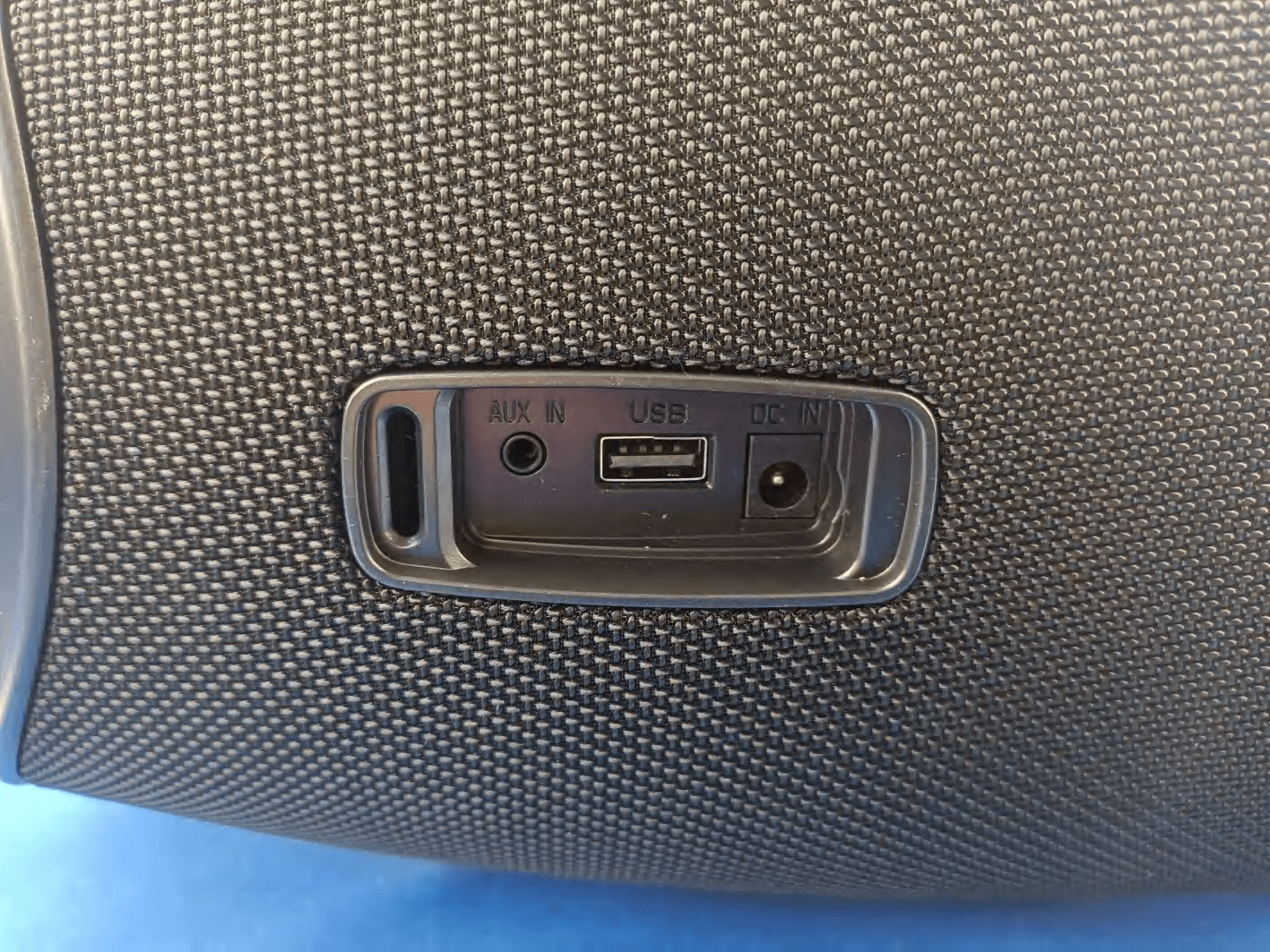 Portable Wireless Speaker - FCC ID 2BTT7-DR-300 - SHENZHEN SABALA ELECTRONIC TECHNOLOGY CO.,LTD (2)