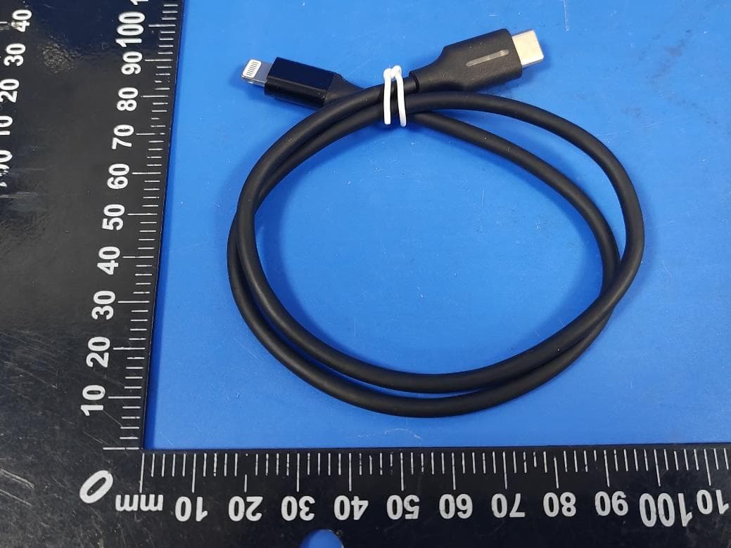 Motorcycle CarPlay Activator - FCC ID 2BTVN-CARPLAY - Wenhui Wu (4)