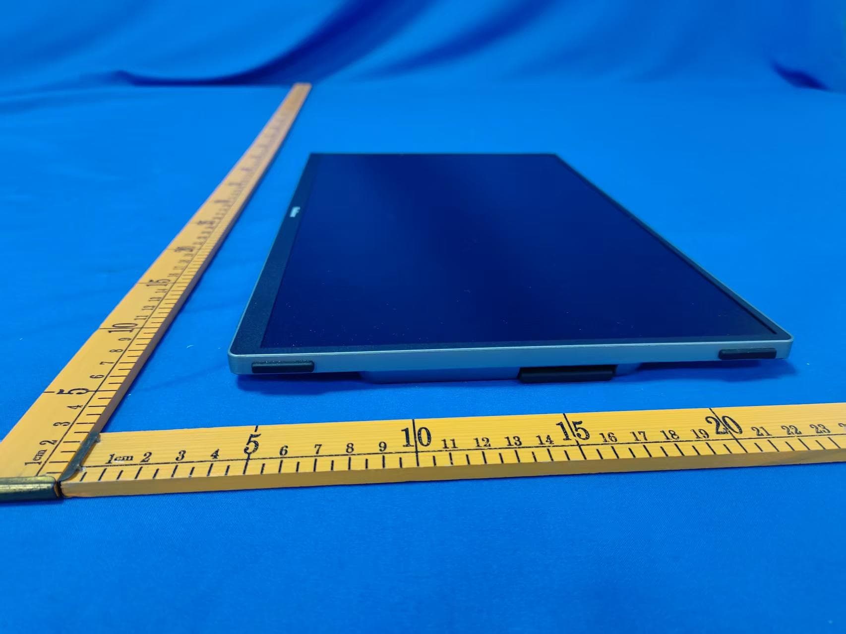 Portable Monitor - FCC ID 2BTYK-WX156 - YiXianDian (Shenzhen) Technology Co., LTD (3)