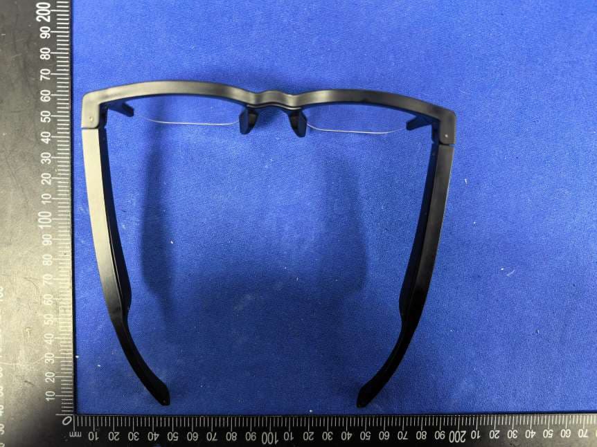 Bluetooth Glasses - FCC ID 2BTYP-E60P - Shenzhen Jingyijia Technology Development Co.,Ltd. (2)
