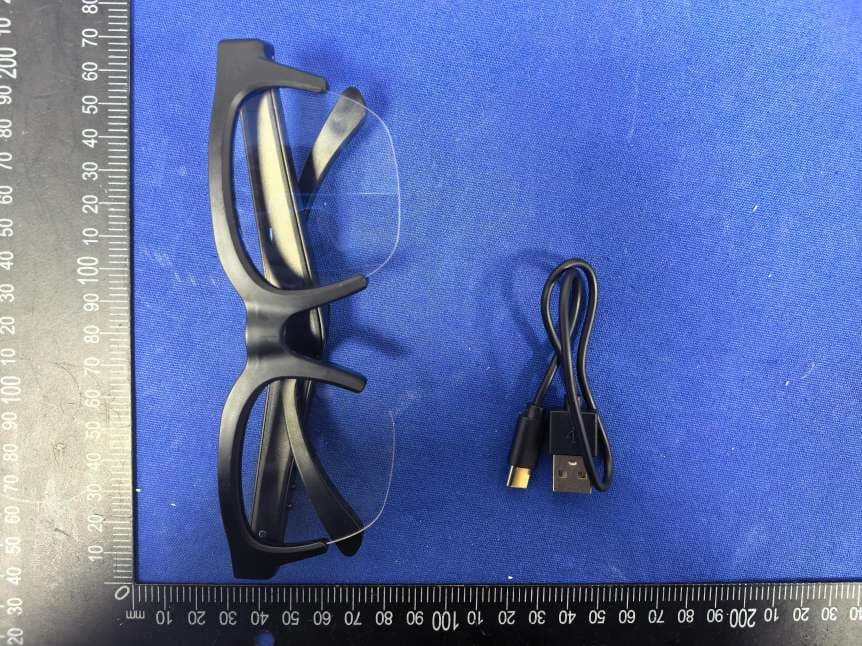 Bluetooth Glasses - FCC ID 2BTYP-E60P - Shenzhen Jingyijia Technology Development Co.,Ltd.