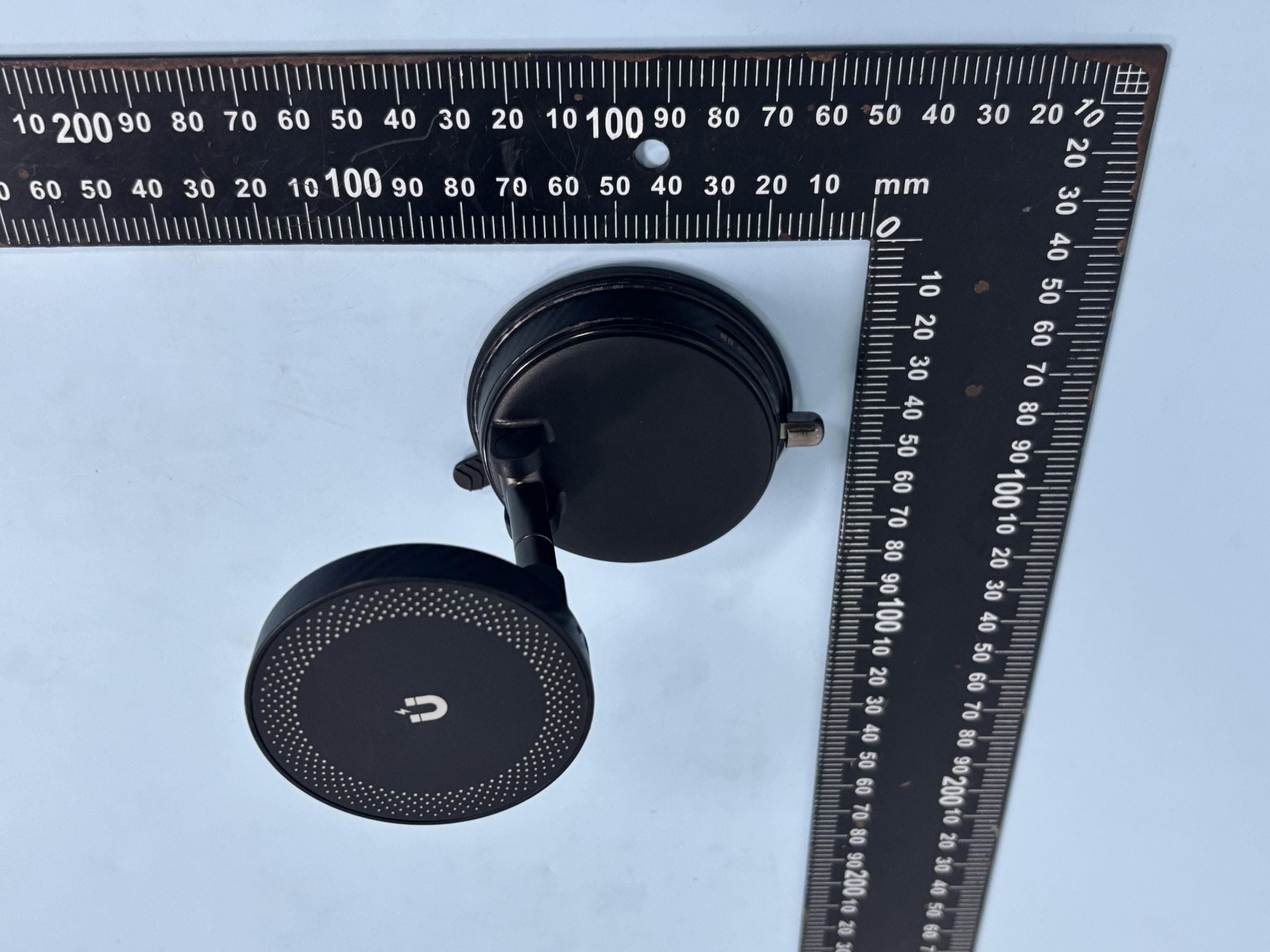 Vacuum Magnetic Suction Wireless Charging Phone Holder - FCC ID 2BTZH-A14 - Shenzhen Zhenweixin Technology Co., Ltd (4)