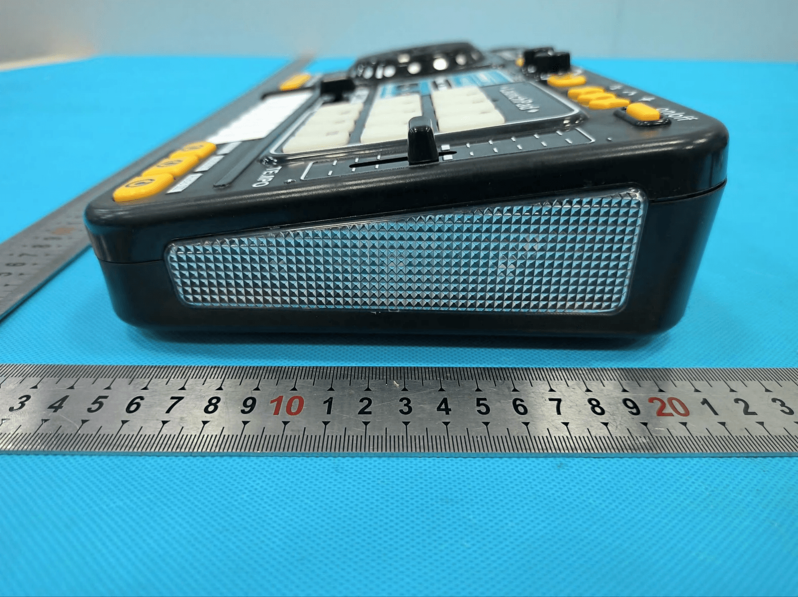 Bluetooth simulation playable disc player toy - FCC ID 2BU4P-8D8B - HiTu Technology (Shenzhen) Co., Ltd. (3)