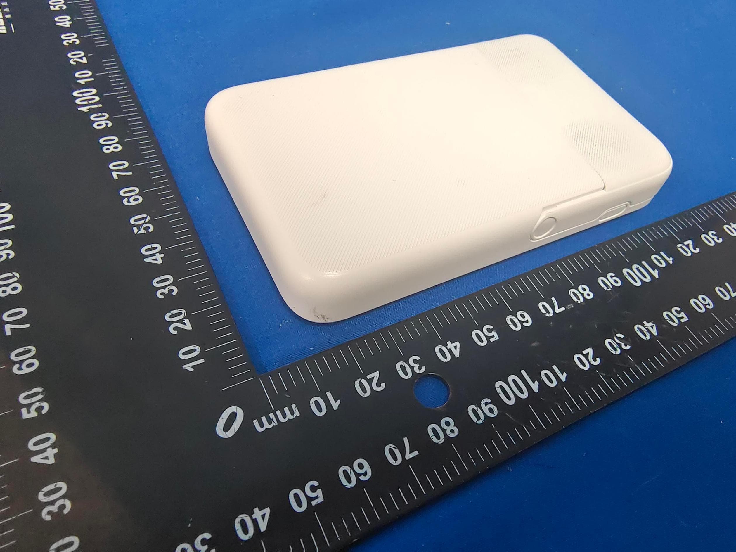 Pods Power bank - FCC ID 2BU5Y-C60 - Shenzhen Zhongchuangli Electronic Technology Co., Ltd (4)