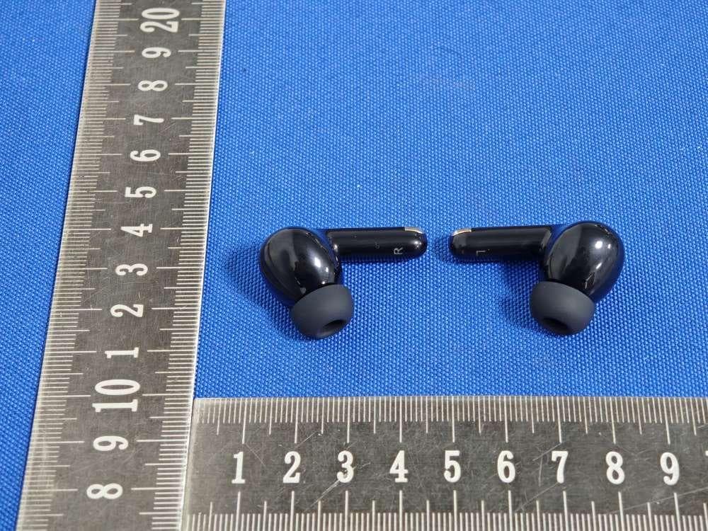 Bluetooth headset - FCC ID 2BU6I-VQ-BH32 - Guangzhou Veaqee Electronic Co.,Ltd (4)