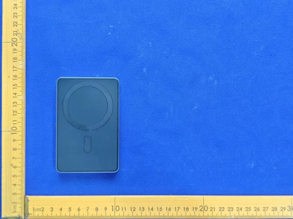 Magnetic-Attachment Portable Power Bank - FCC ID 2BU8Q-ENERGYA - Shenzhen Dark Energy Power Co., Ltd. (4)