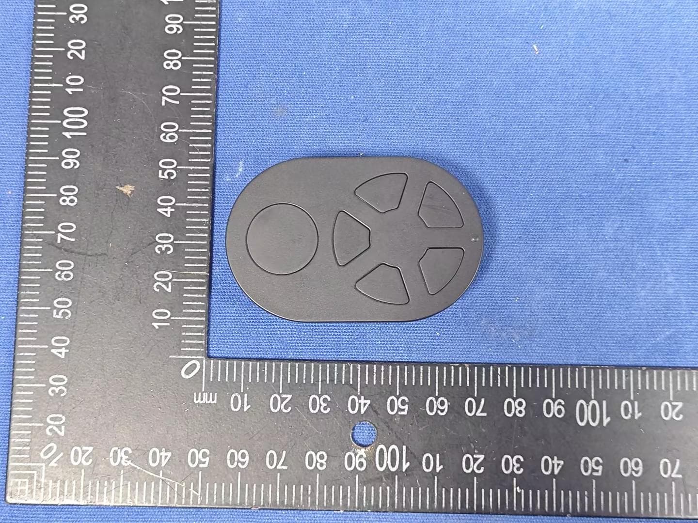 RF remote control - FCC ID 2BU9M-F8RC - Shenzhen Quanjun Technology Co.,LTD (2)