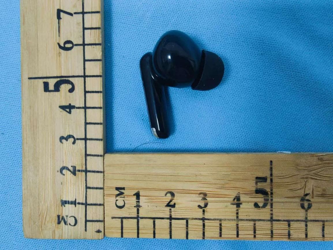 Earbuds - FCC ID 2BUCU-AB-E70 - Awdio Bots,Inc. (4)