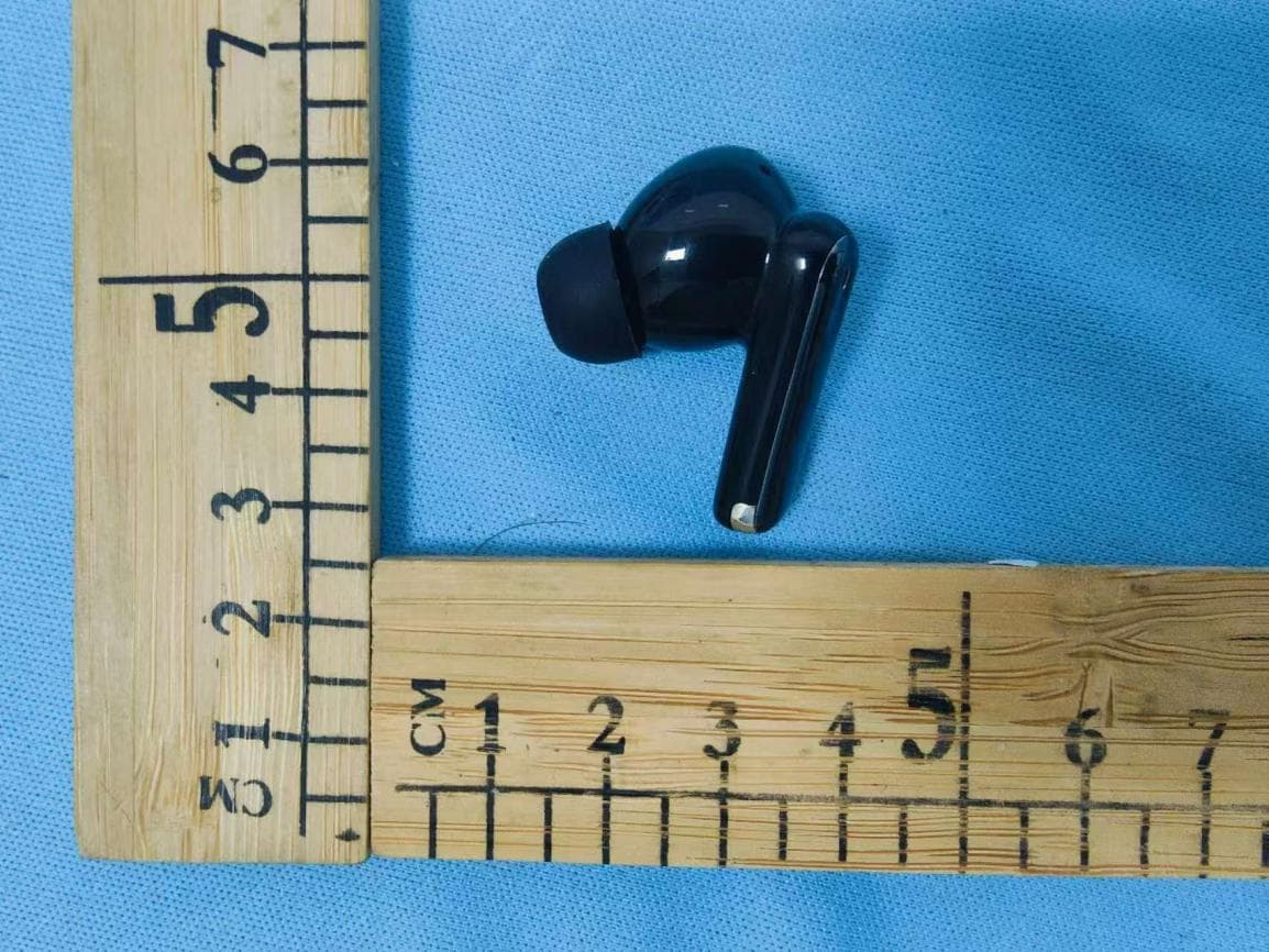 Earbuds - FCC ID 2BUCU-AB-E70 - Awdio Bots,Inc. (2)