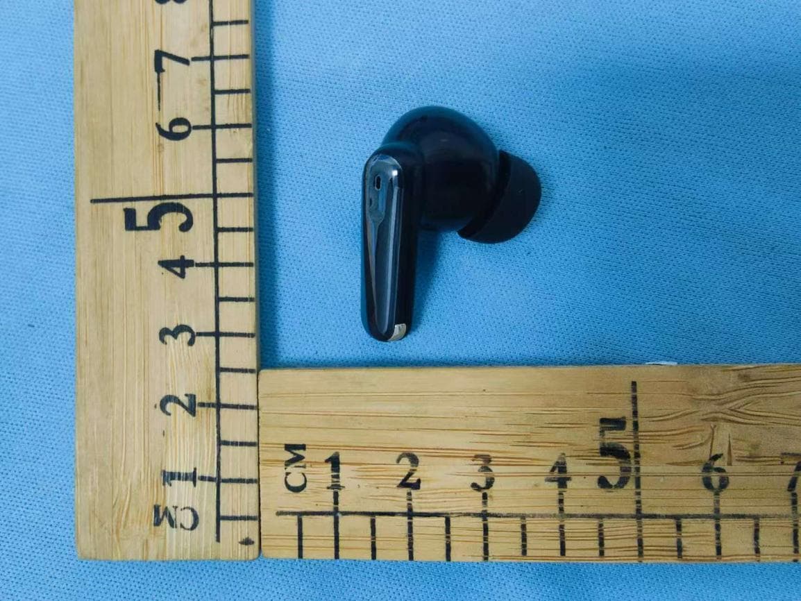 Earbuds - FCC ID 2BUCU-AB-E70 - Awdio Bots,Inc. (3)