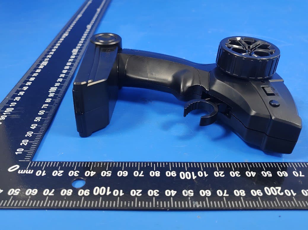 chezhi Remote control car - FCC ID 2BUDC-CZ147E - Shantou Chenghai Chezhi Toys Factory (2)