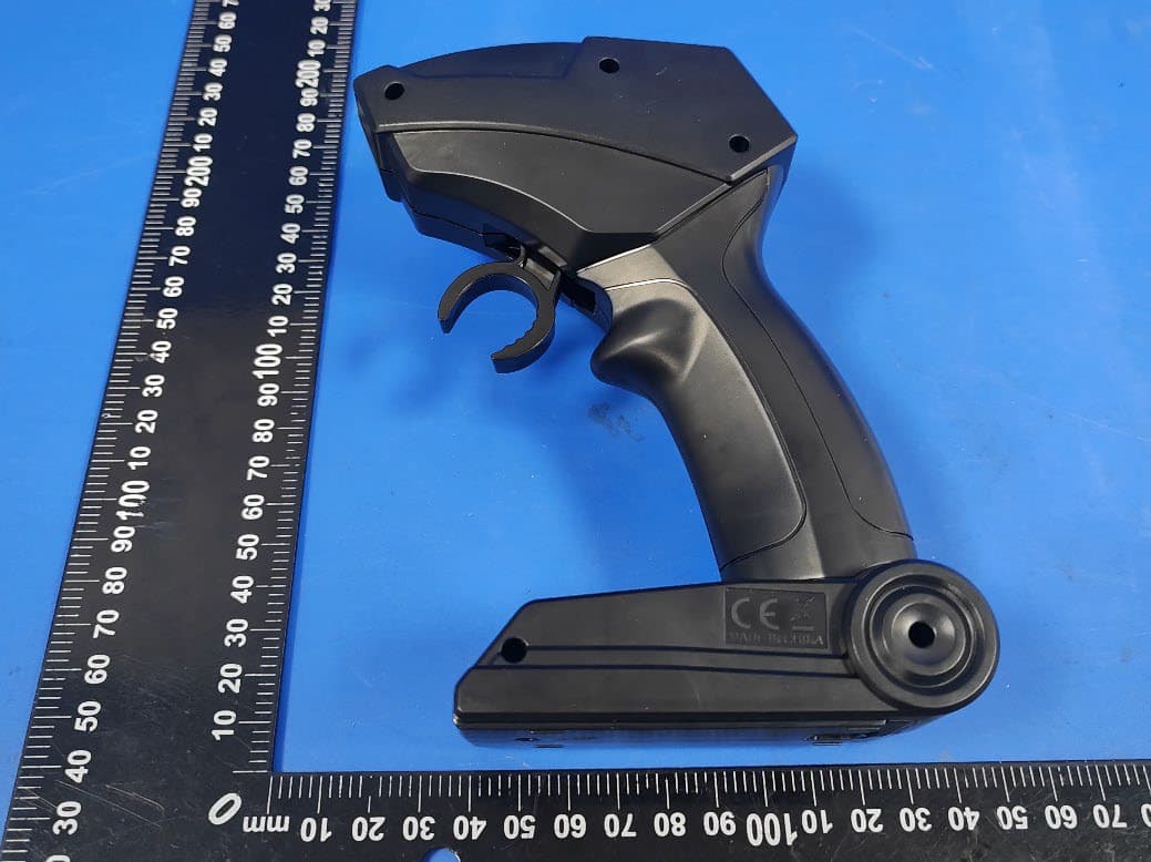 chezhi Remote control car - FCC ID 2BUDC-CZ147E - Shantou Chenghai Chezhi Toys Factory (3)