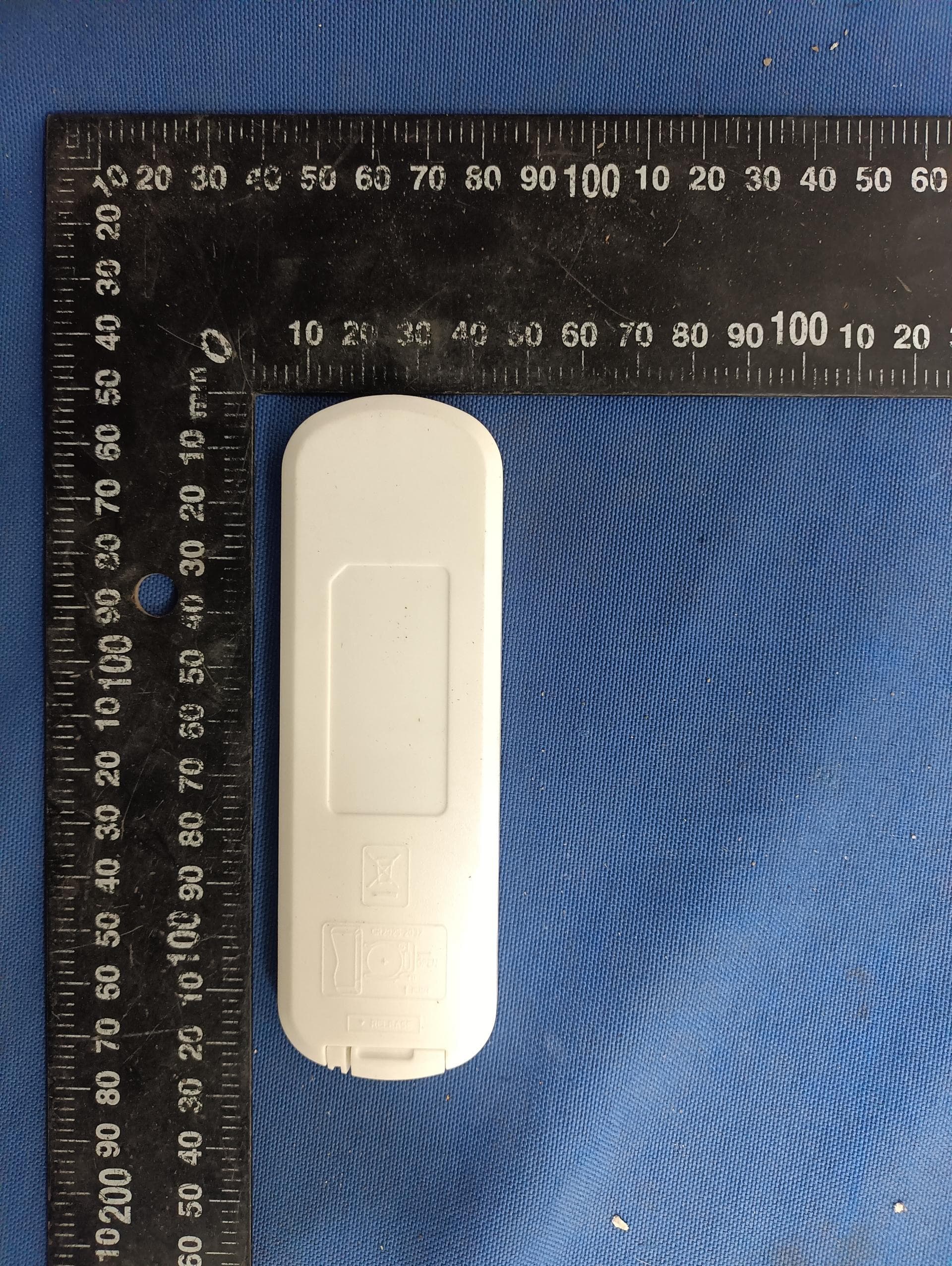 Remote - FCC ID 2BUFX-R01 - Zhongshan Xincheng Lighting Co., Ltd.