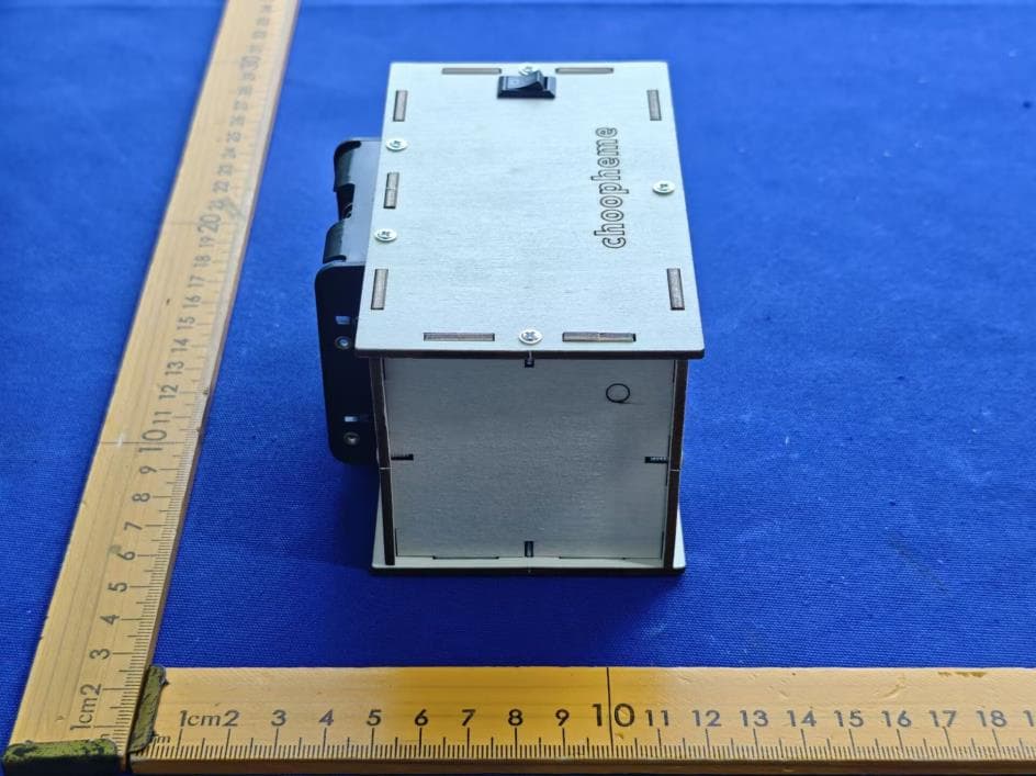 MAGNETIC PORTABLE POWER BANK - FCC ID 2BUHK-YYI-888 - Guangzhou Yuanyi E-commerce Co., LTD (3)