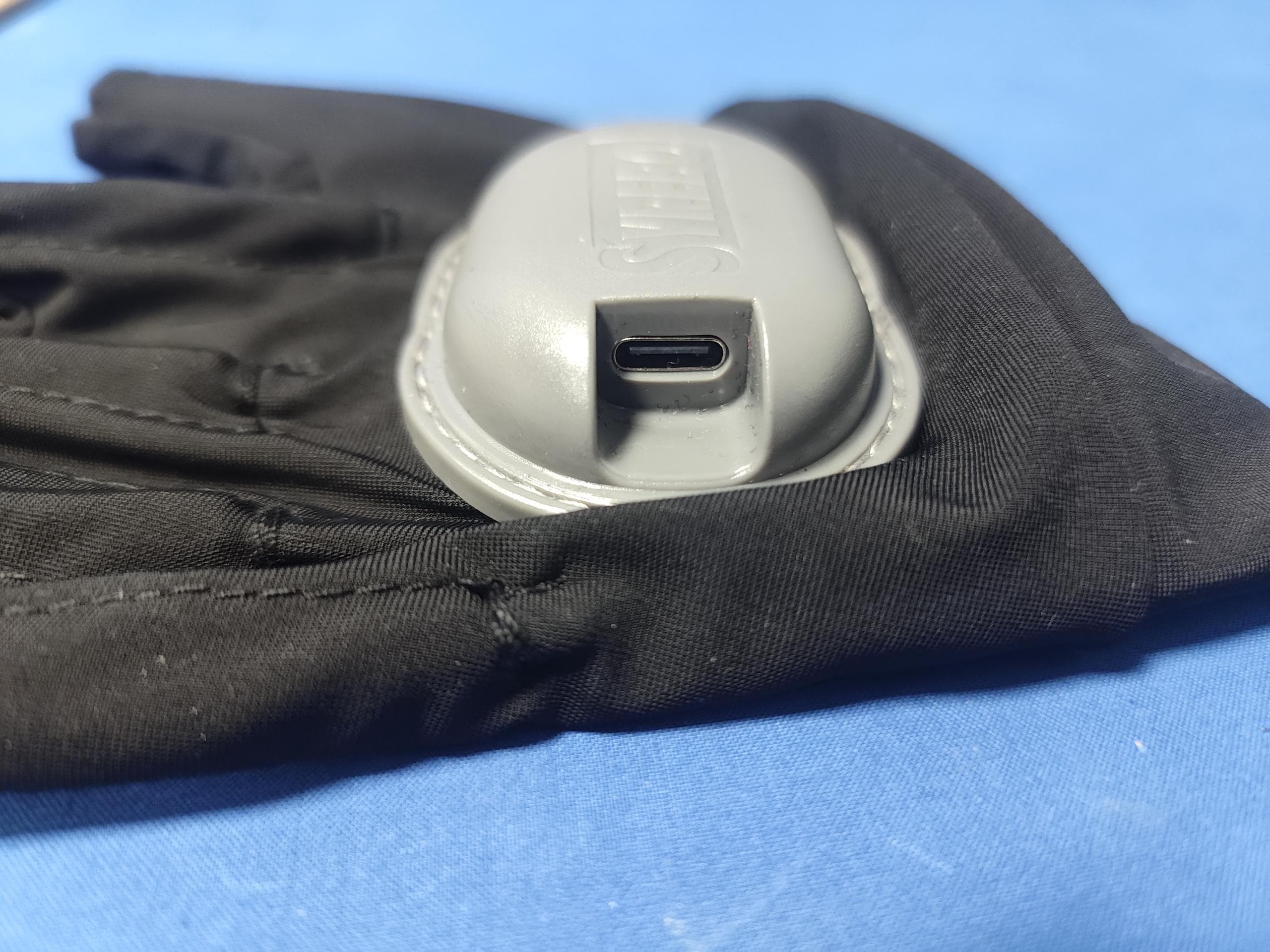Data glove - FCC ID 2BUIO-SY-HRE12 - Shanghai SiYi Intelligent Technology Co.,Ltd. (4)