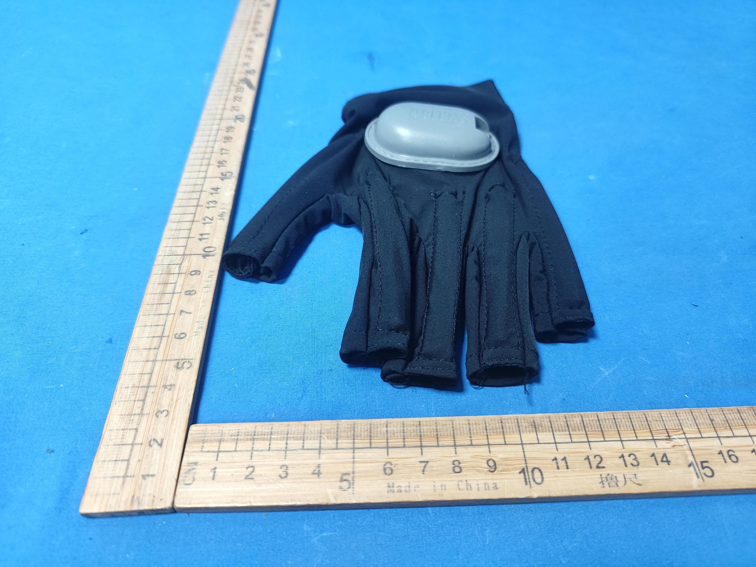 Data glove - FCC ID 2BUIO-SY-HRE12 - Shanghai SiYi Intelligent Technology Co.,Ltd. (3)