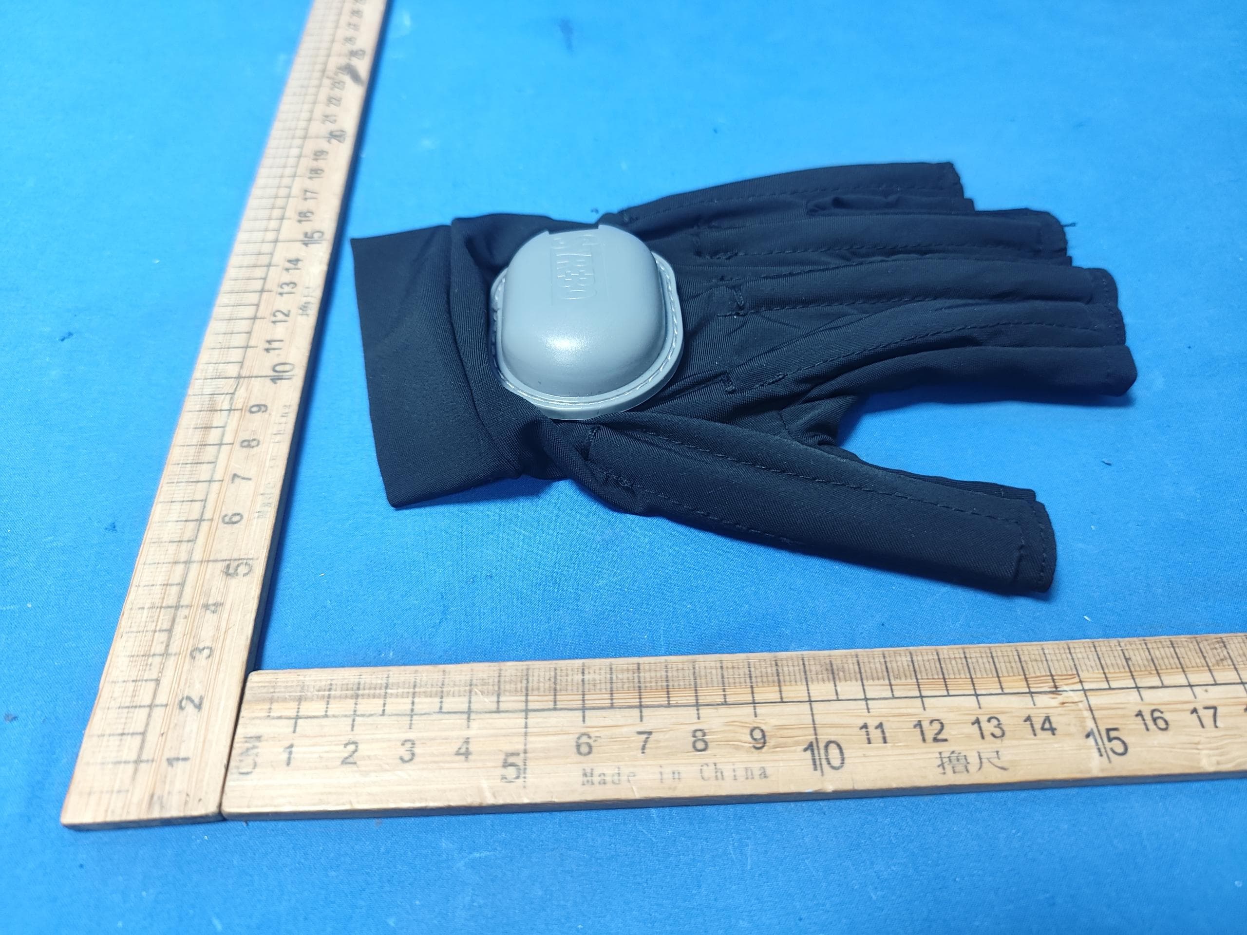 Data glove - FCC ID 2BUIO-SY-HRE12 - Shanghai SiYi Intelligent Technology Co.,Ltd. (2)