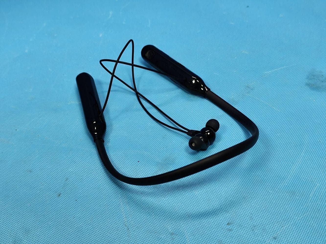 Bluetooth Earphones - FCC ID 2BUKE-YD668 - Gurao Queming Electronics Factory, Chaoyang District, Shantou City (2)
