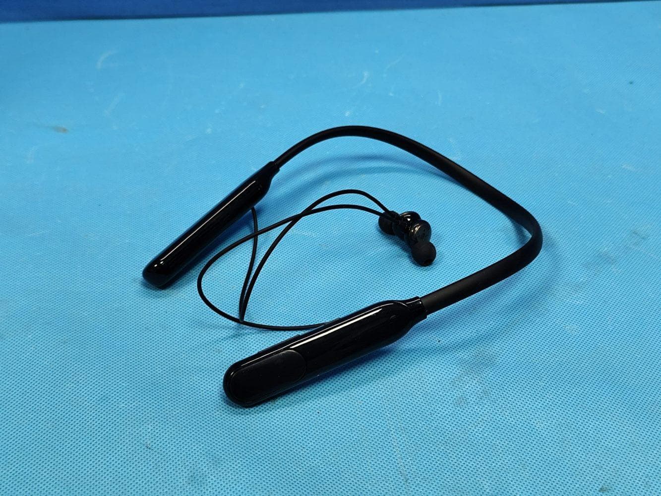 Bluetooth Earphones - FCC ID 2BUKE-YD668 - Gurao Queming Electronics Factory, Chaoyang District, Shantou City (3)