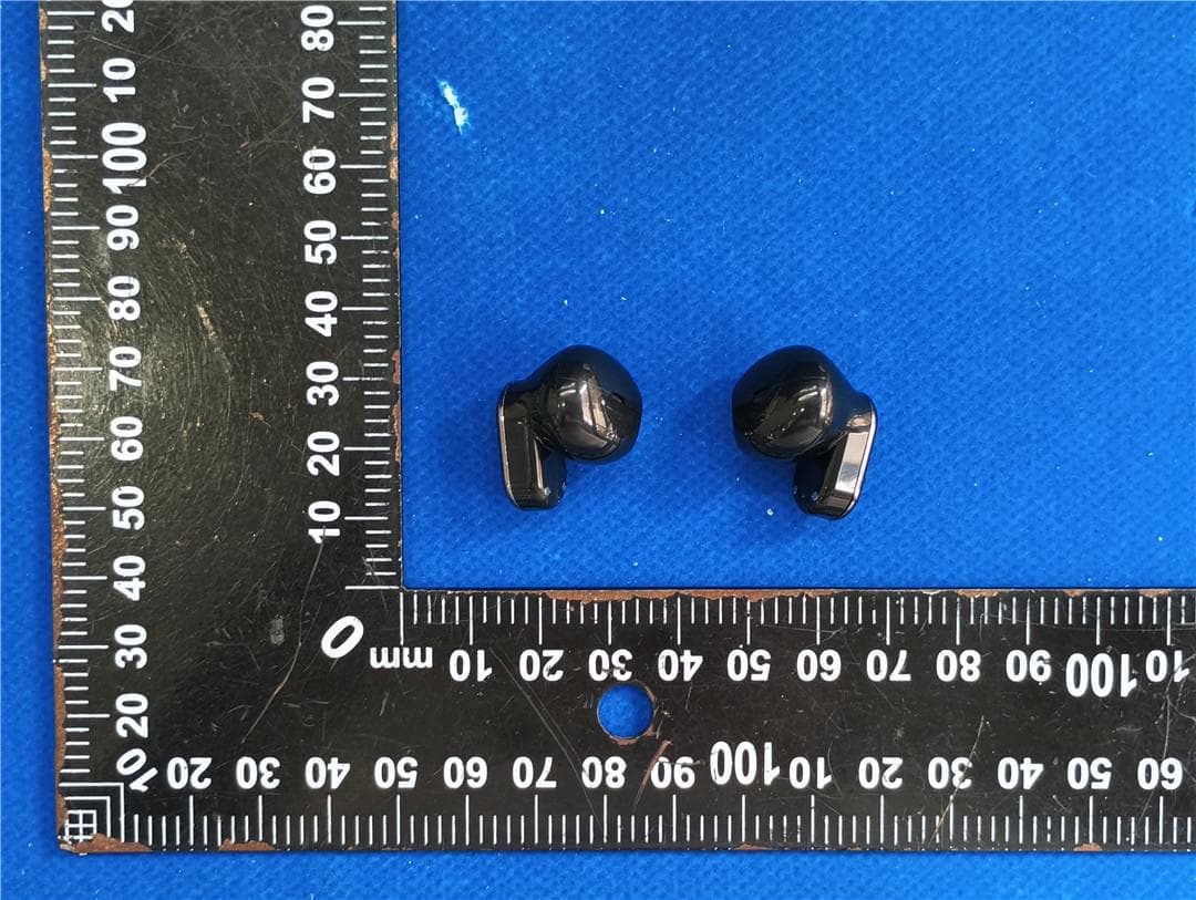 Wireless Earphones - FCC ID 2BUN4-ACD3631 - Shenzhen Feizhou Digital Technology Co., Ltd (3)