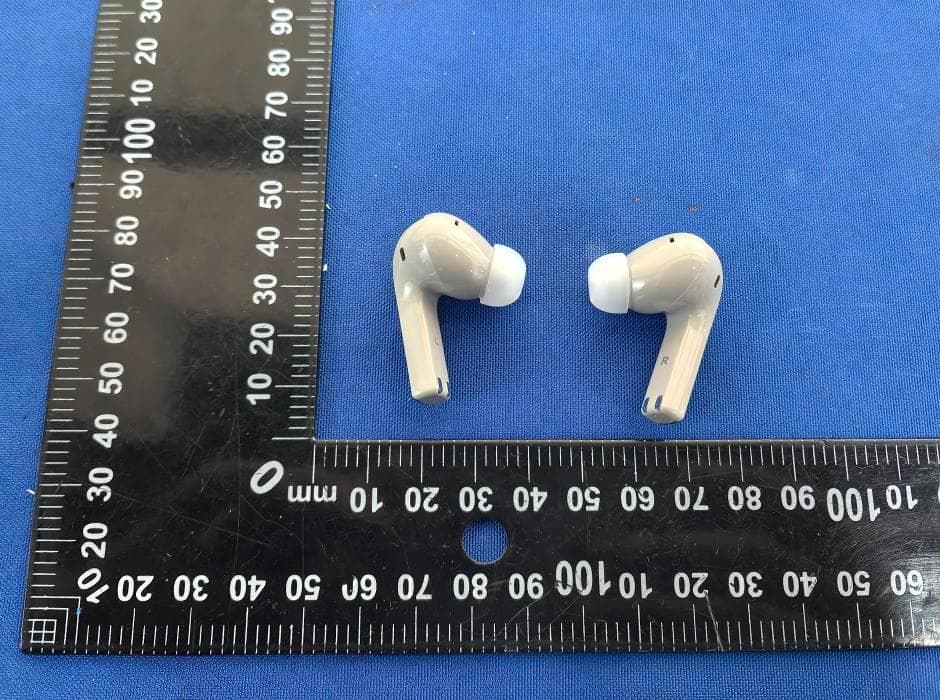 wireless headphones - FCC ID 2BUP4-EARFEELI7 - Chengdu ROSESELSA Technology Co., Ltd.