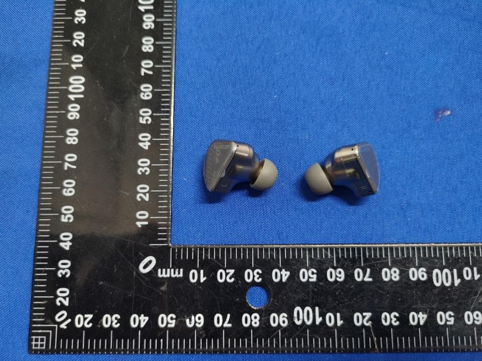 wireless headphones - FCC ID 2BUP4-RS09 - Chengdu ROSESELSA Technology Co., Ltd. (3)