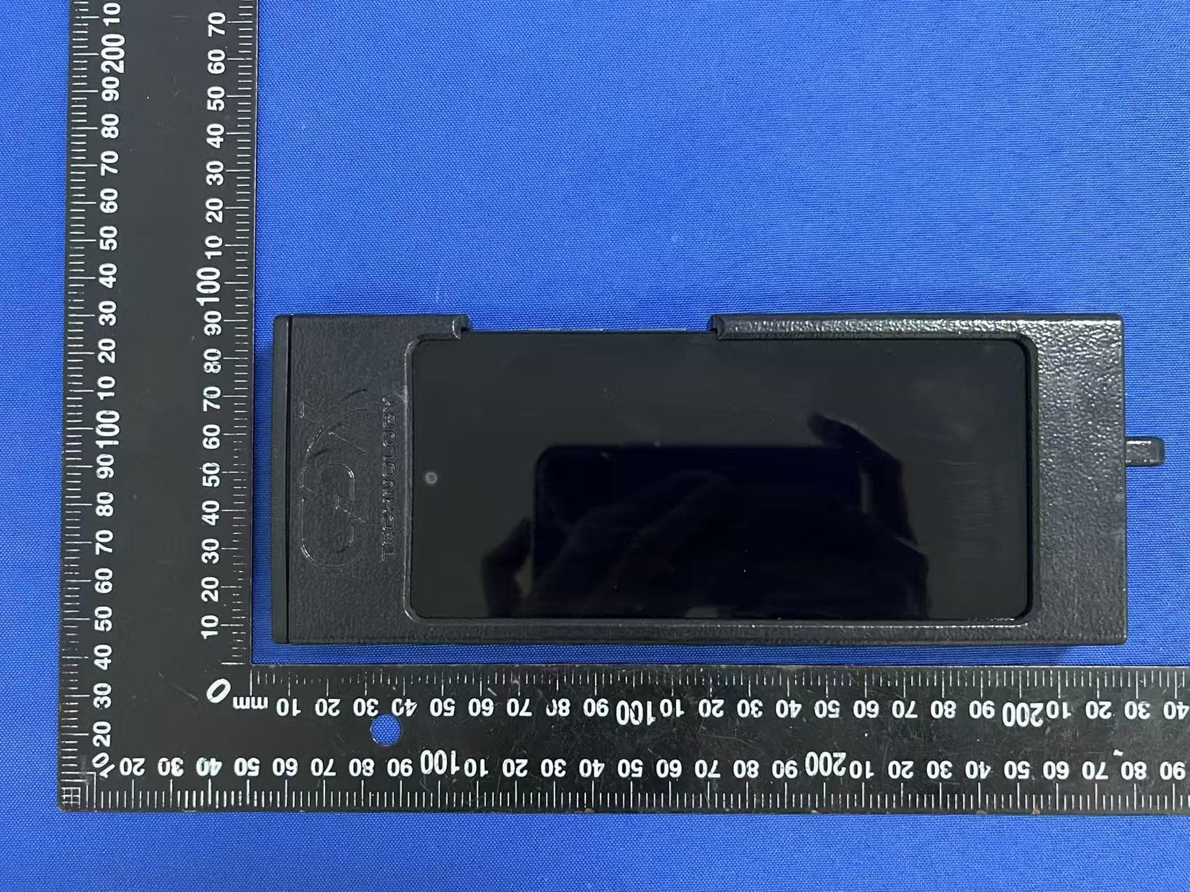 The CDX Phone Transceiver is a device used to transmit speed commands to the CDX EV Controller. - FCC ID 2BUQO-CDX-PHTR2514 - CDX Technology Europe B.V.