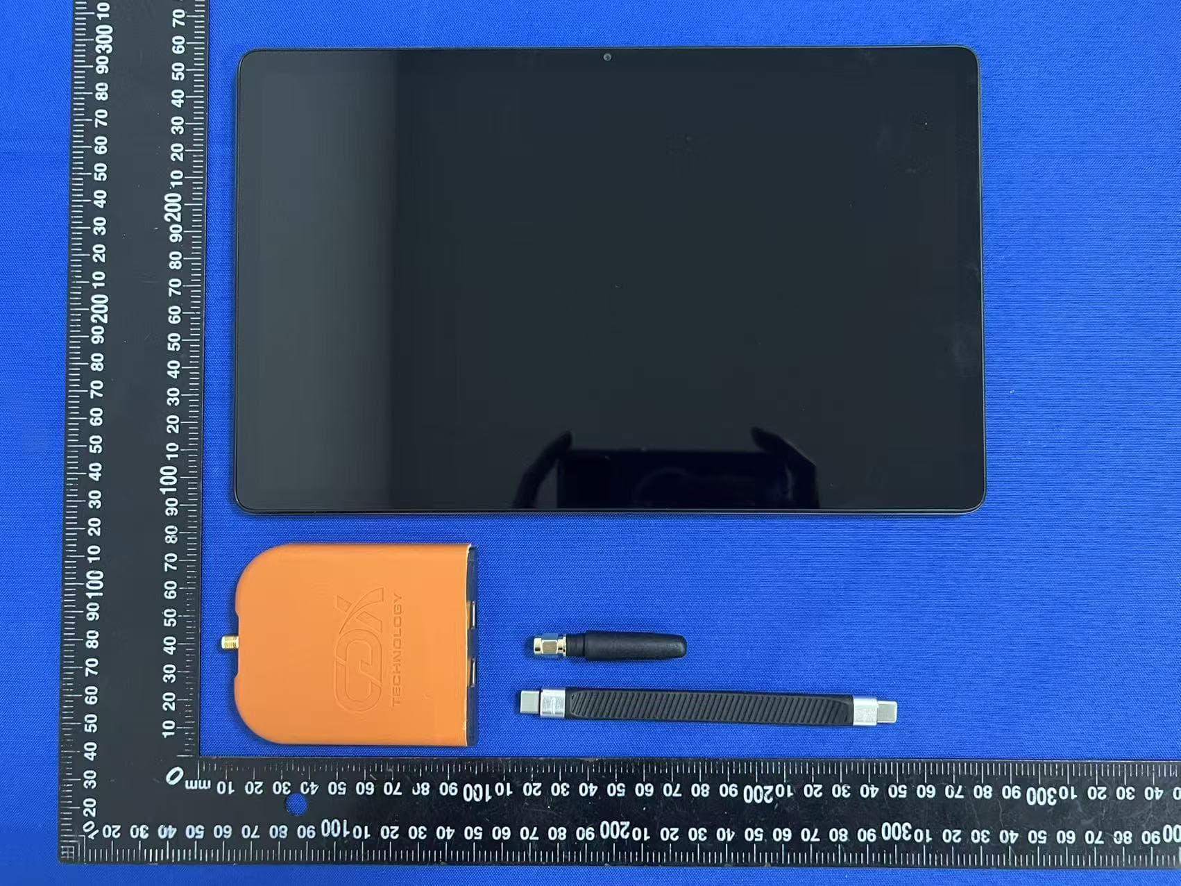 The CDX Tablet Transceiver is a device used to transmit speed commands to the CDX EV Controller. - FCC ID 2BUQO-CDX-TBTR2515 - CDX Technology Europe B.V. (3)